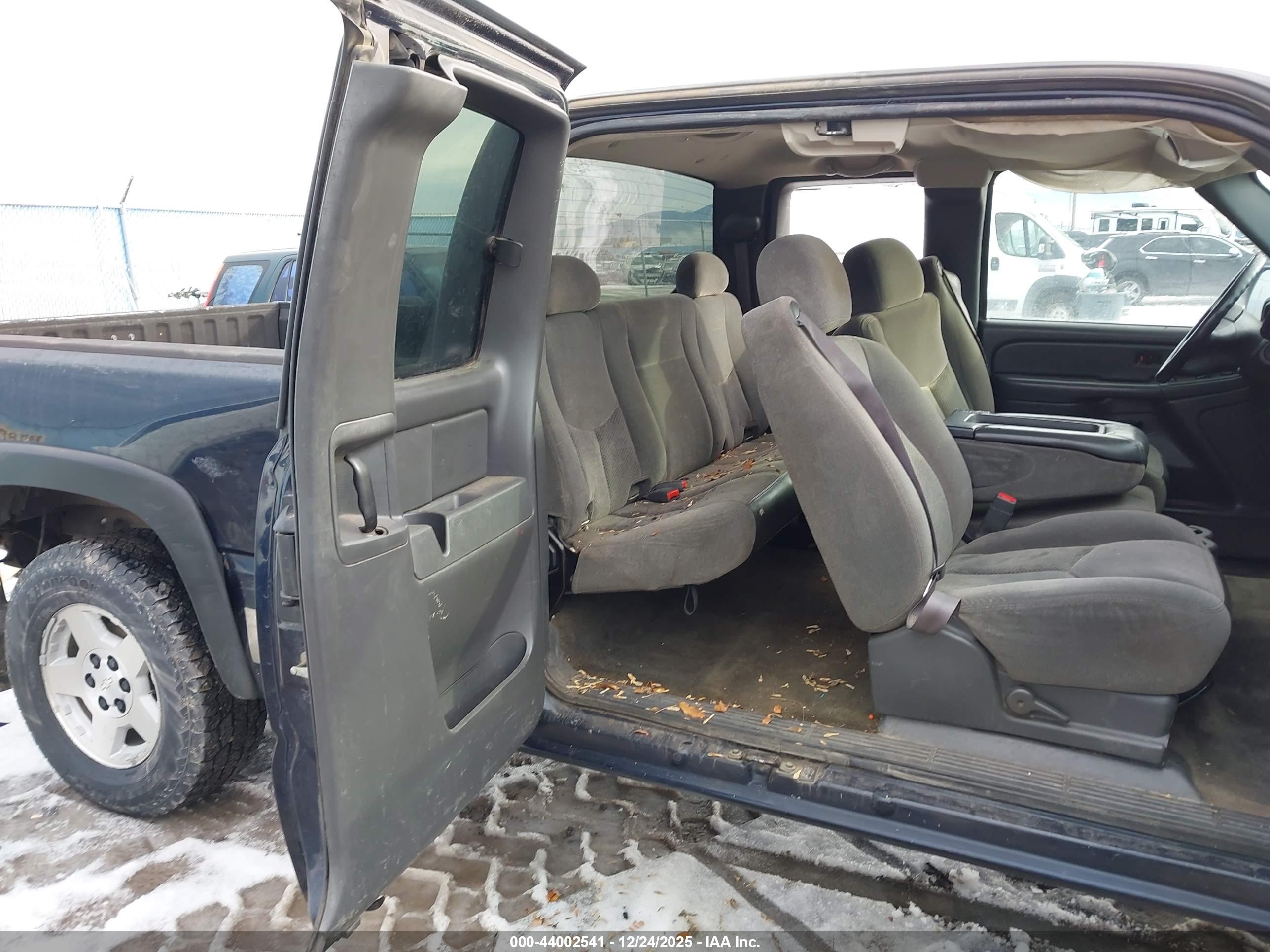 CHEVROLET SILVERADO image 8