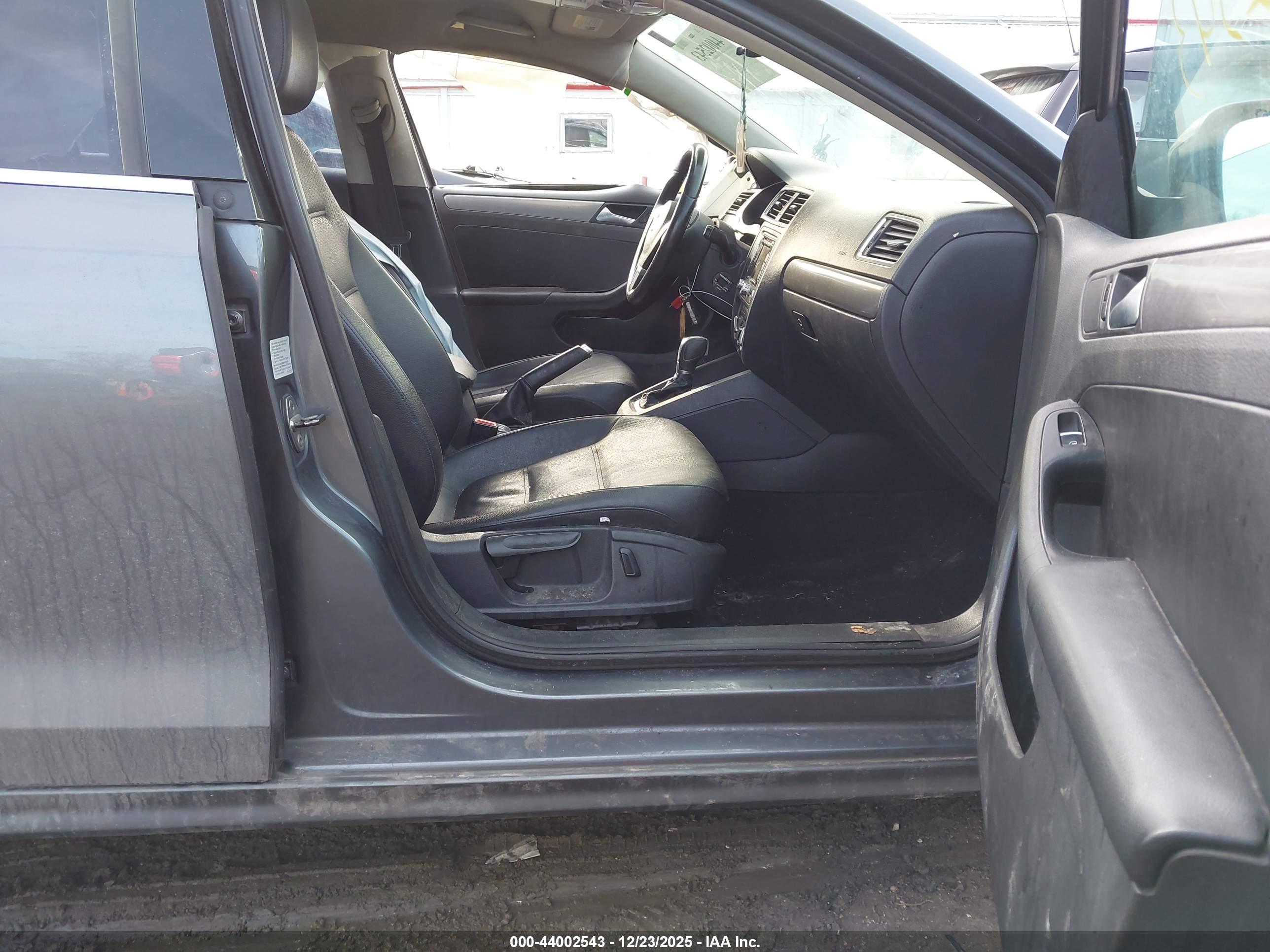 VOLKSWAGEN JETTA image 5
