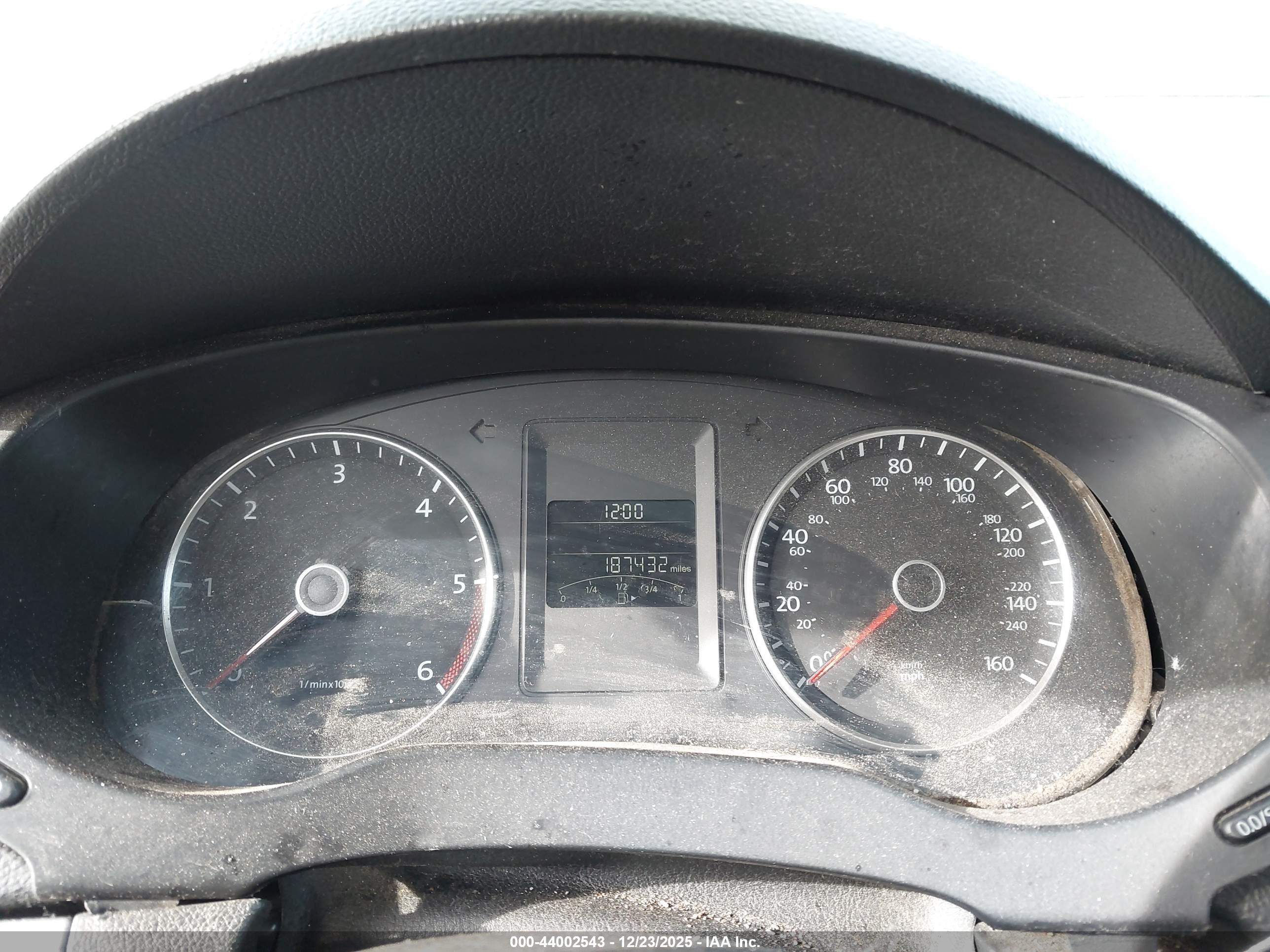 VOLKSWAGEN JETTA image 7
