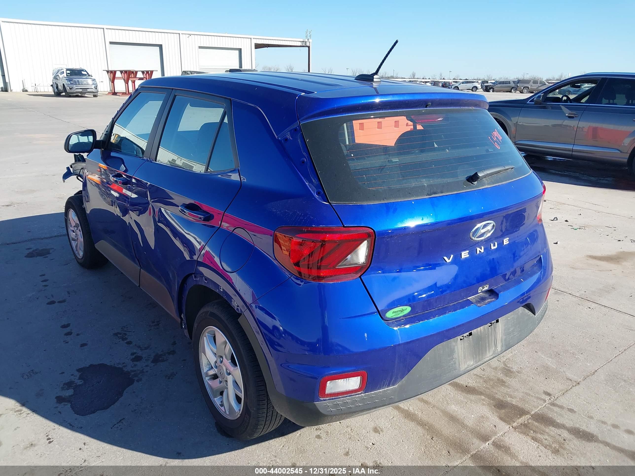 HYUNDAI VENUE image 3