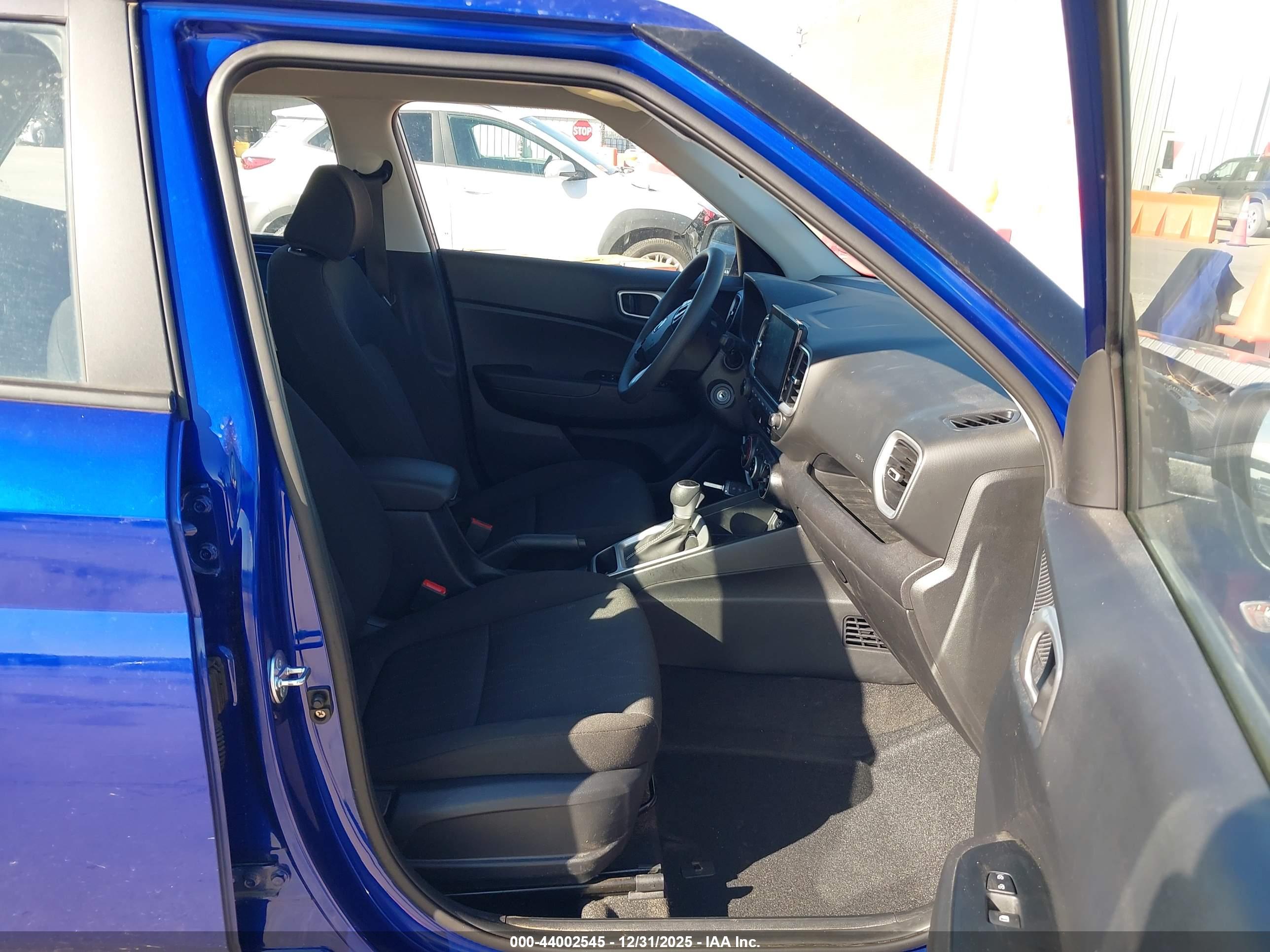 HYUNDAI VENUE image 5