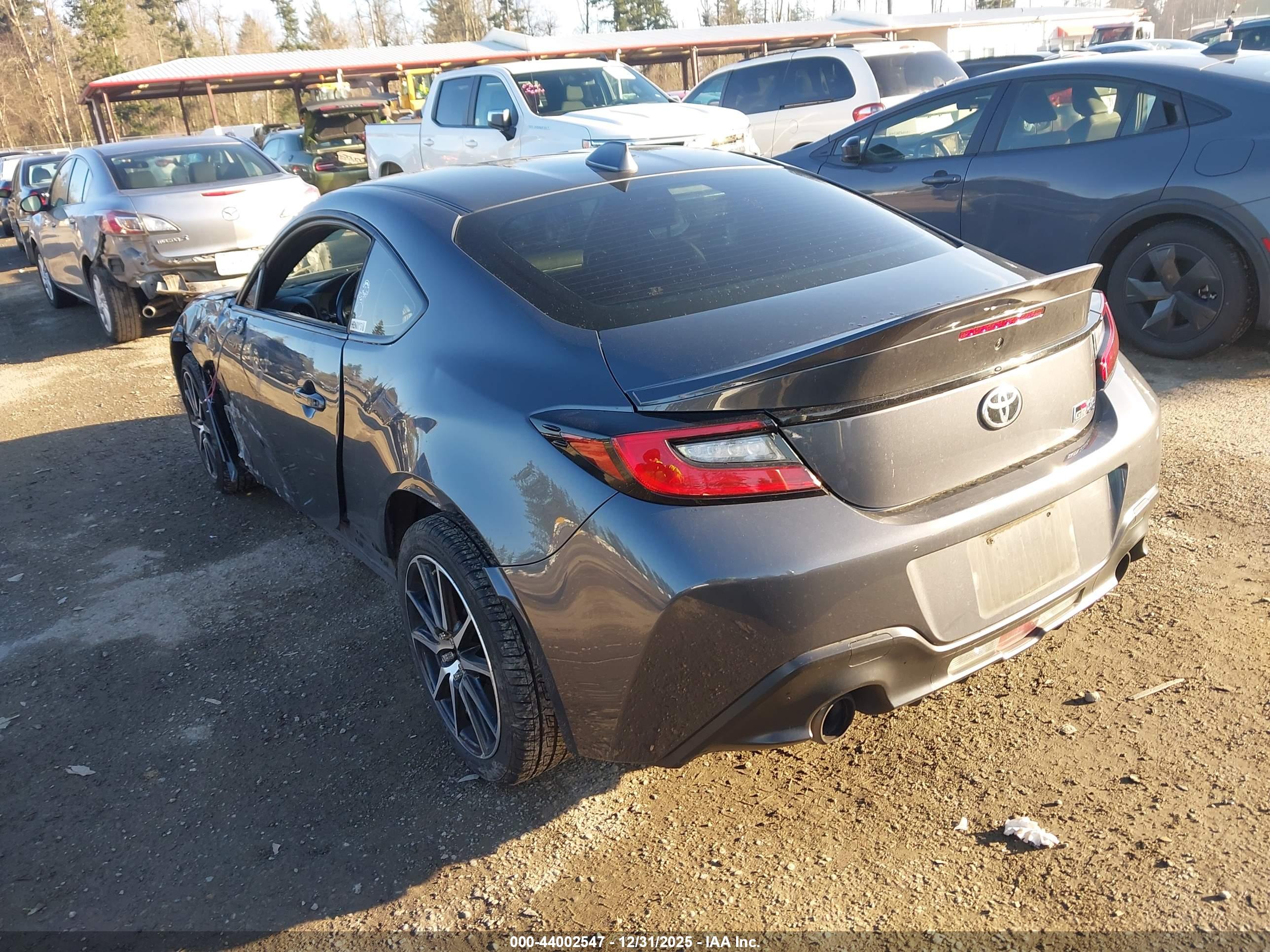 TOYOTA GR86 image 3