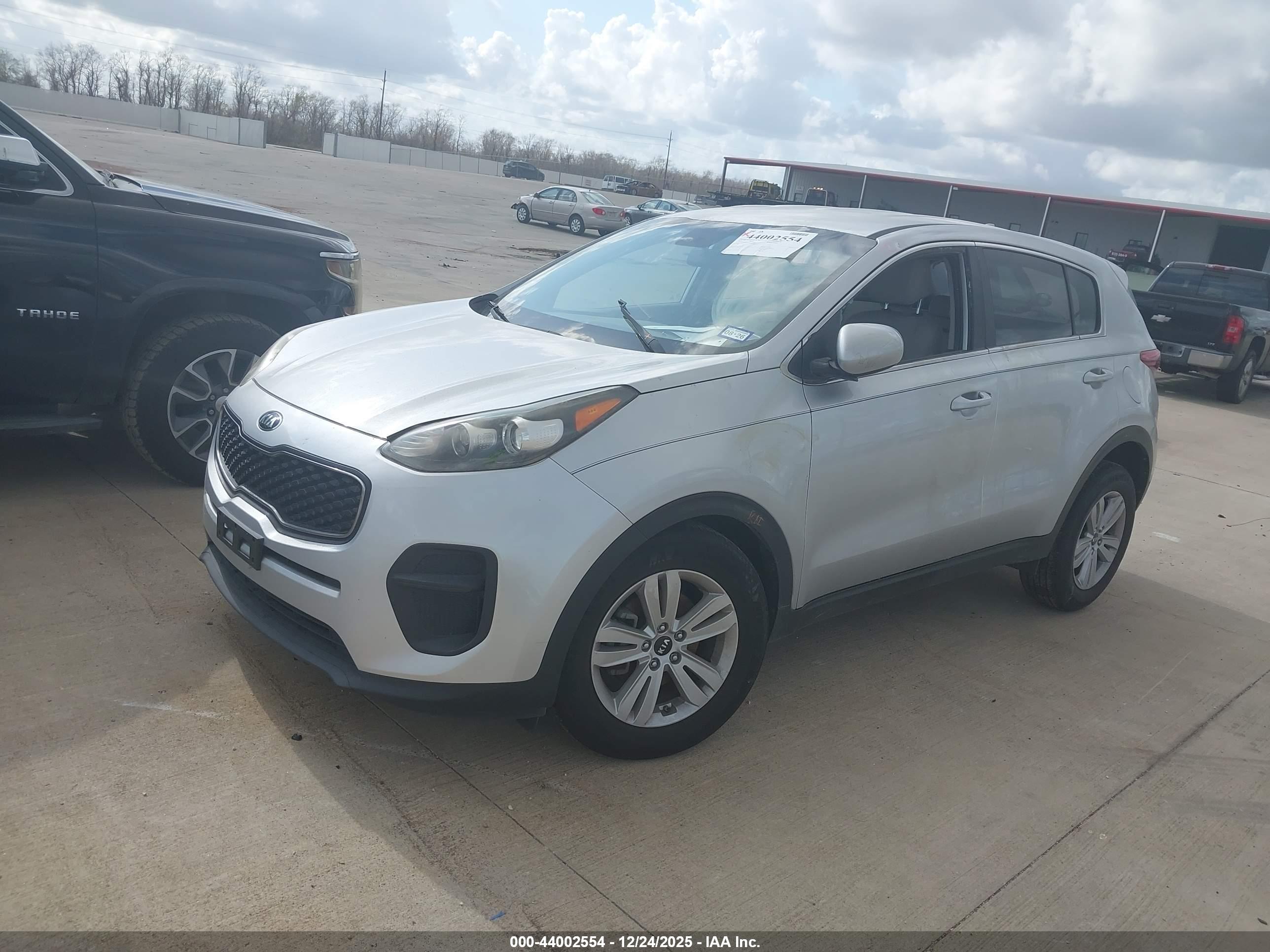 KIA SPORTAGE image 2