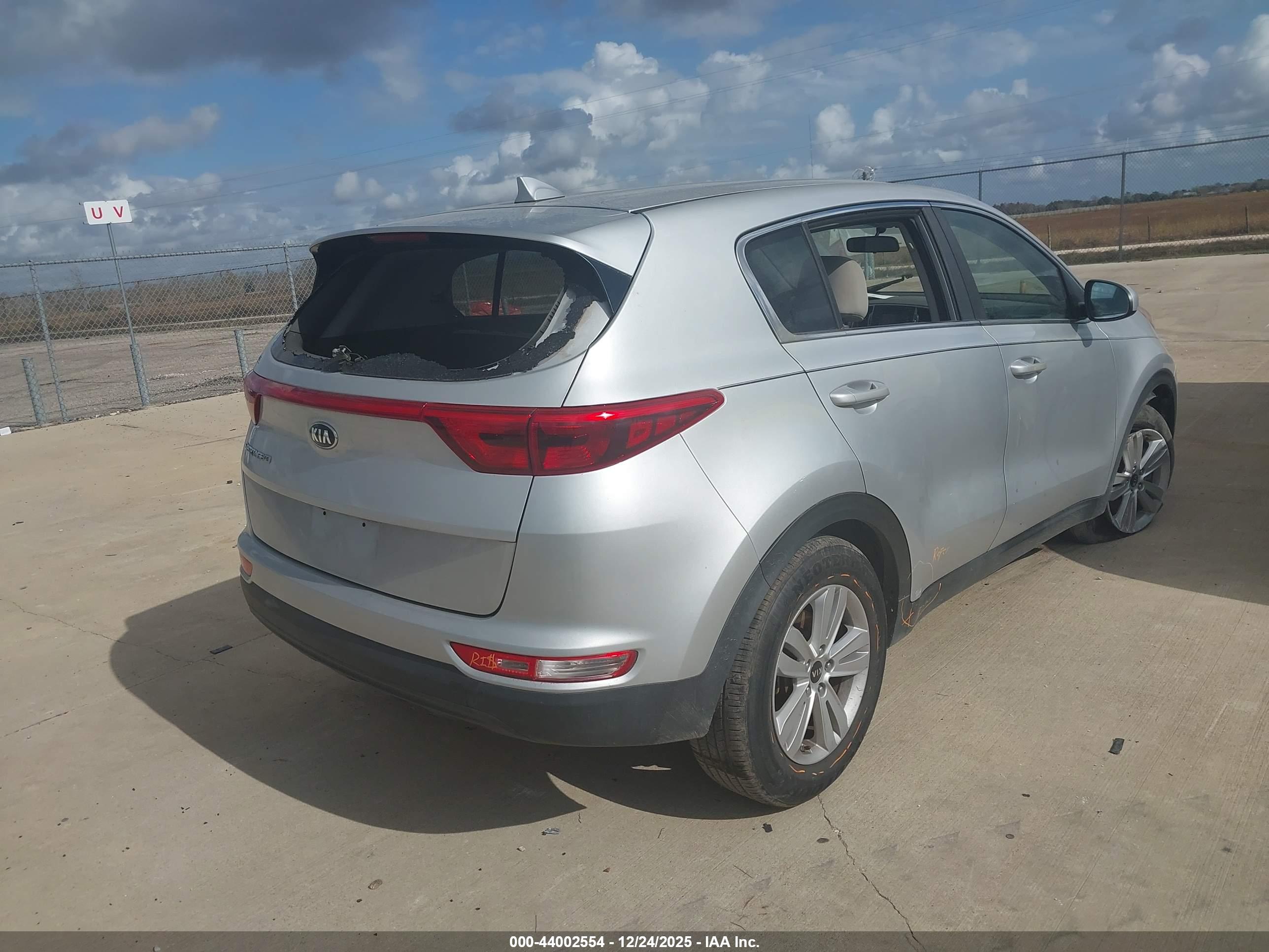 KIA SPORTAGE image 4