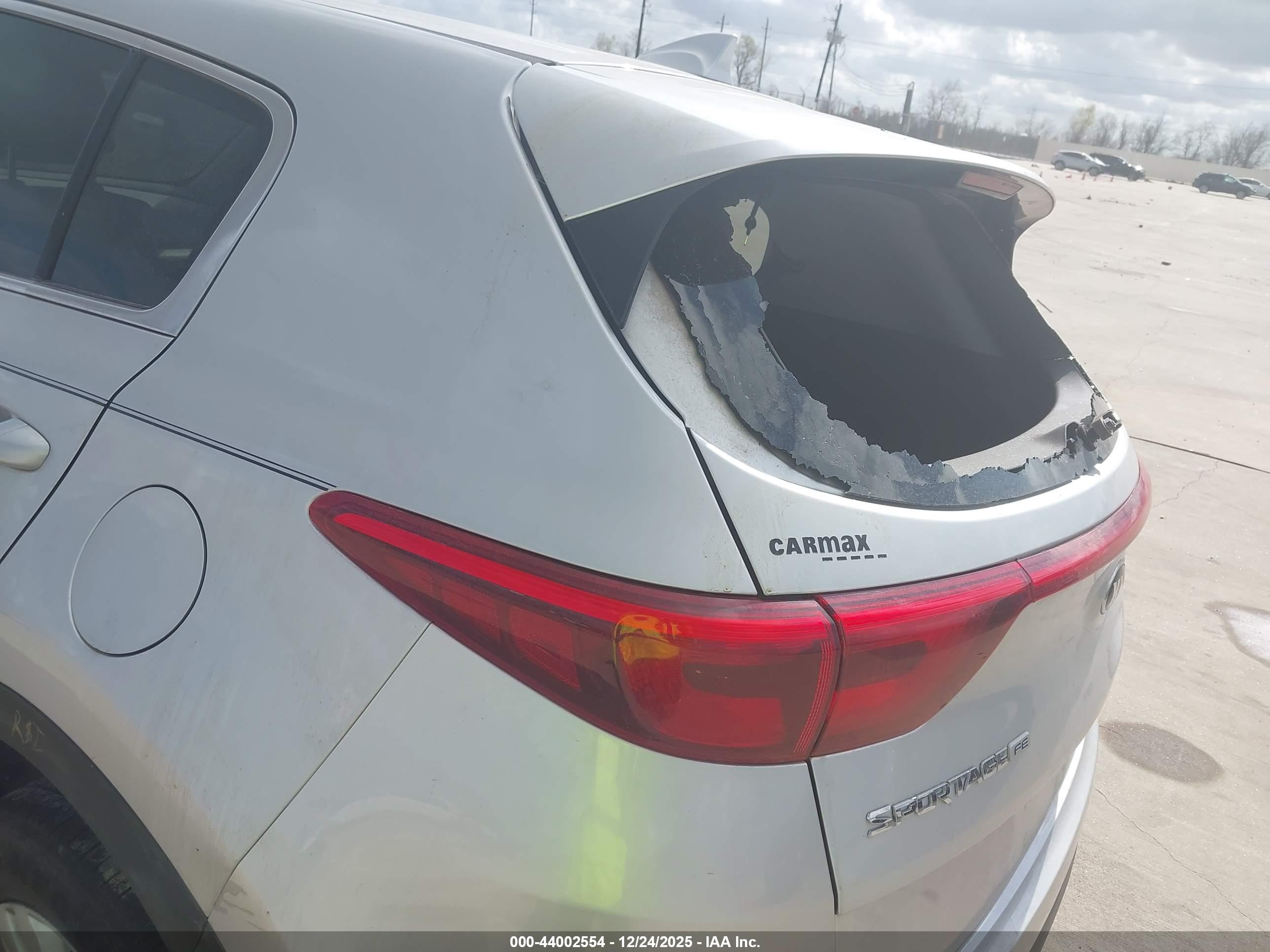 KIA SPORTAGE image 6
