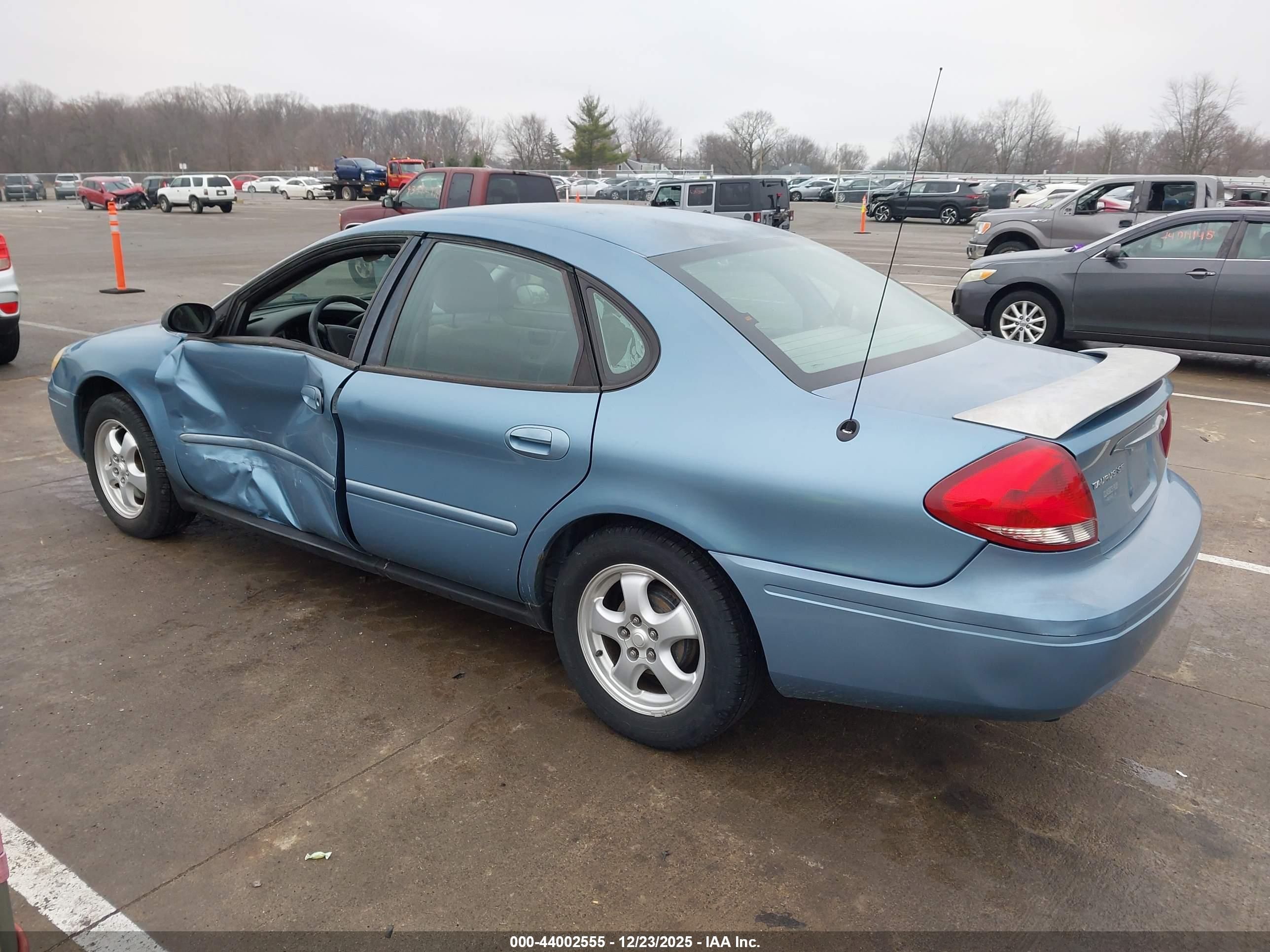FORD TAURUS image 3