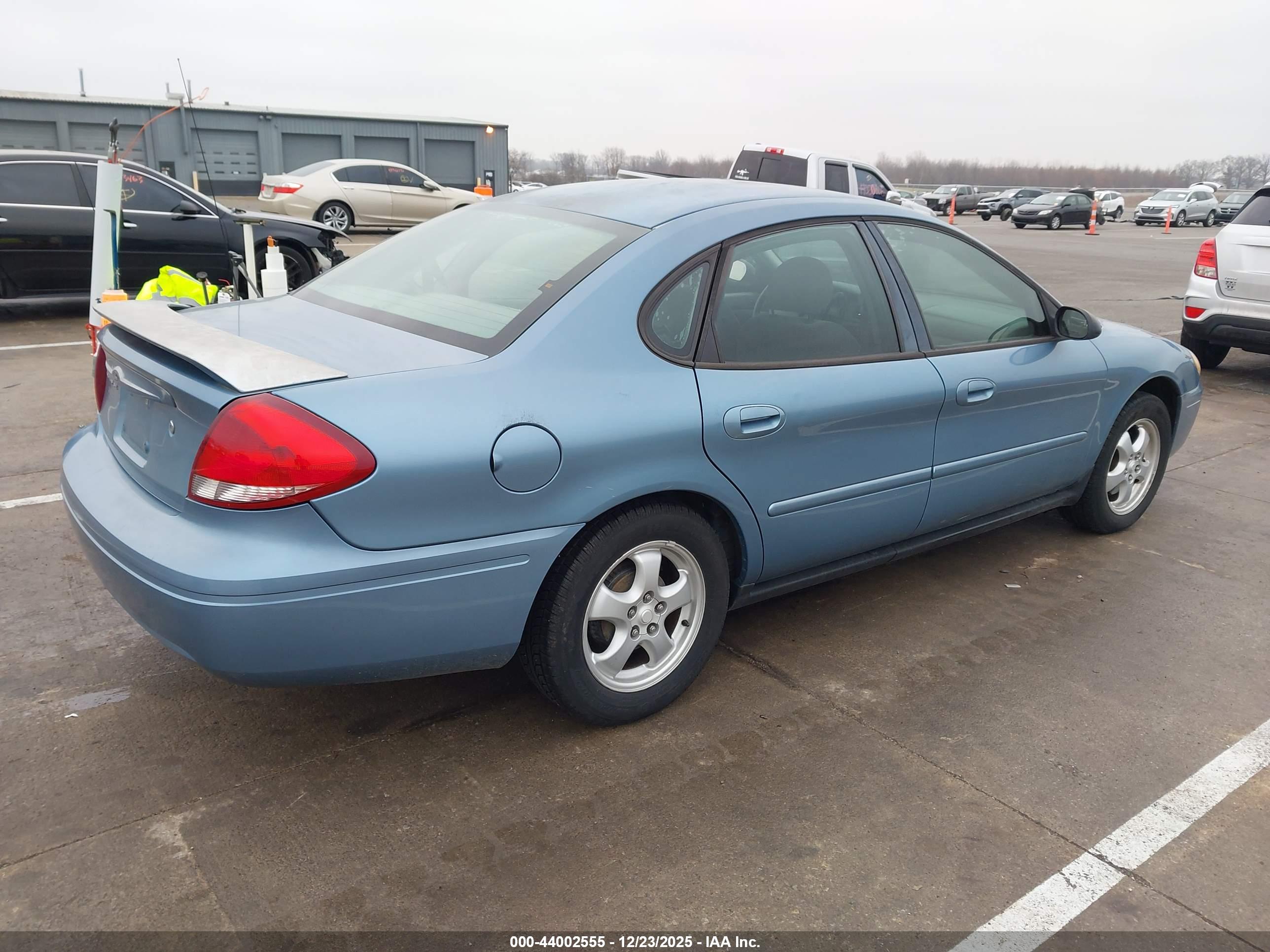 FORD TAURUS image 4
