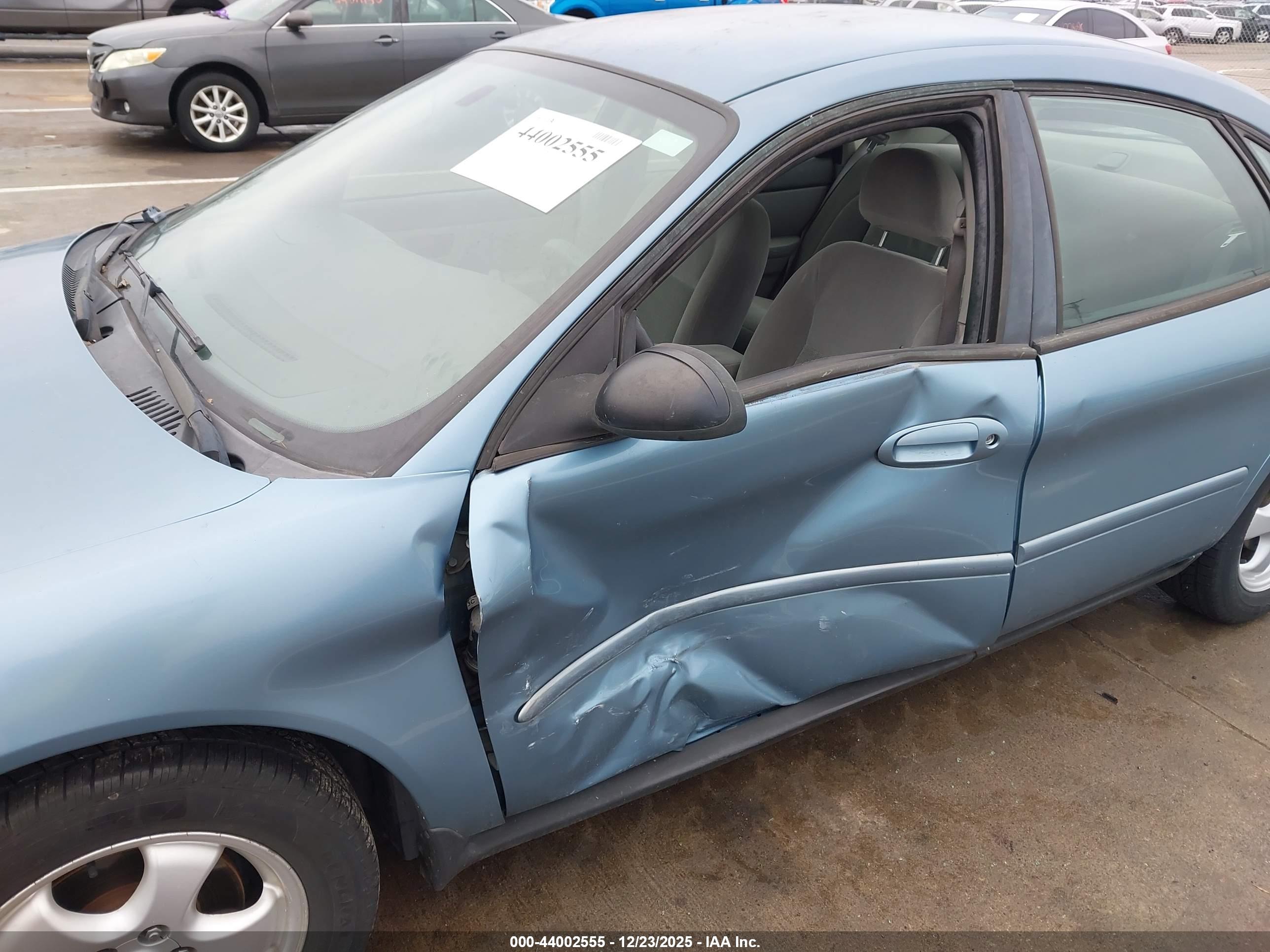 FORD TAURUS image 6