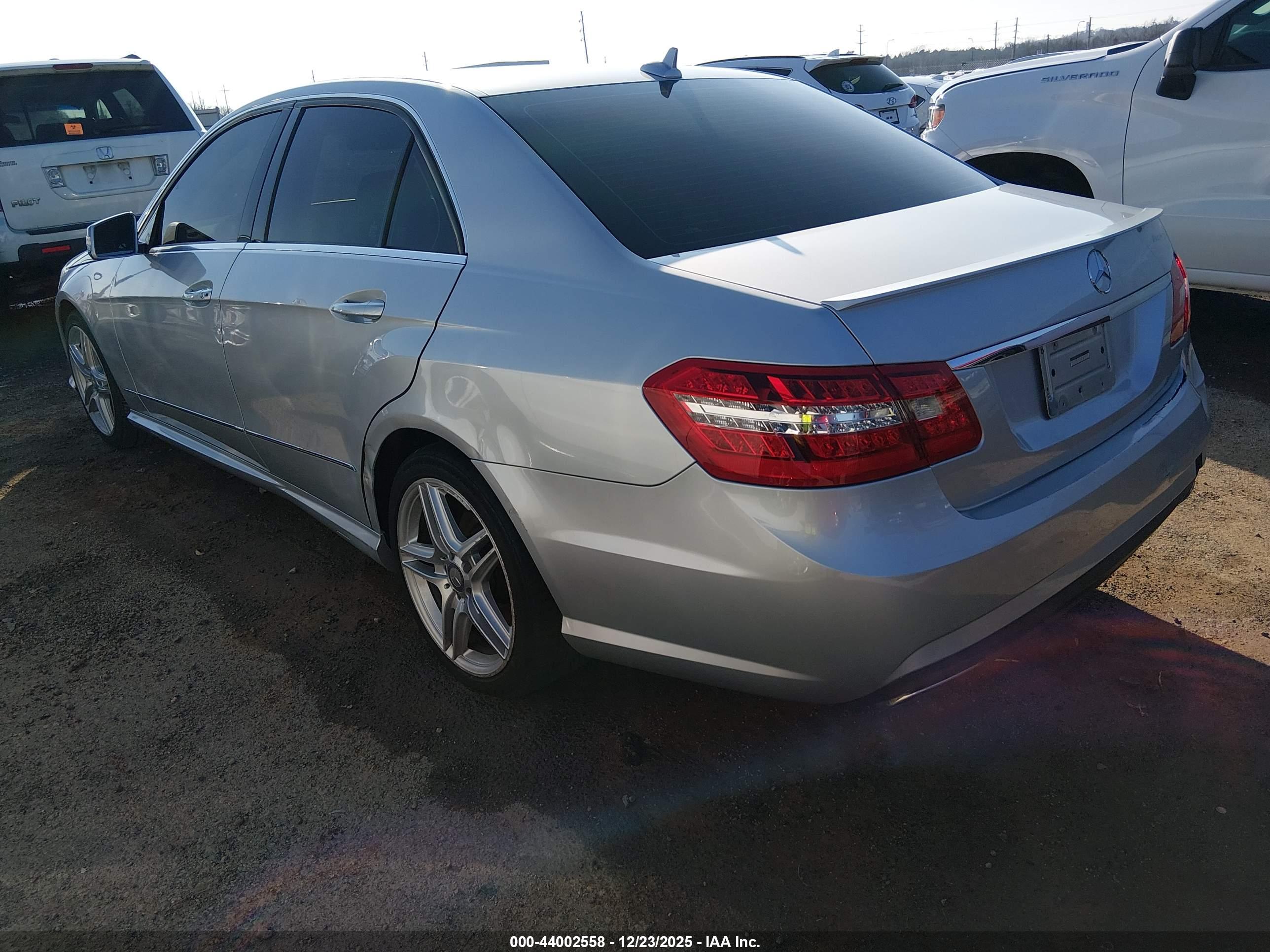 MERCEDES-BENZ E image 3