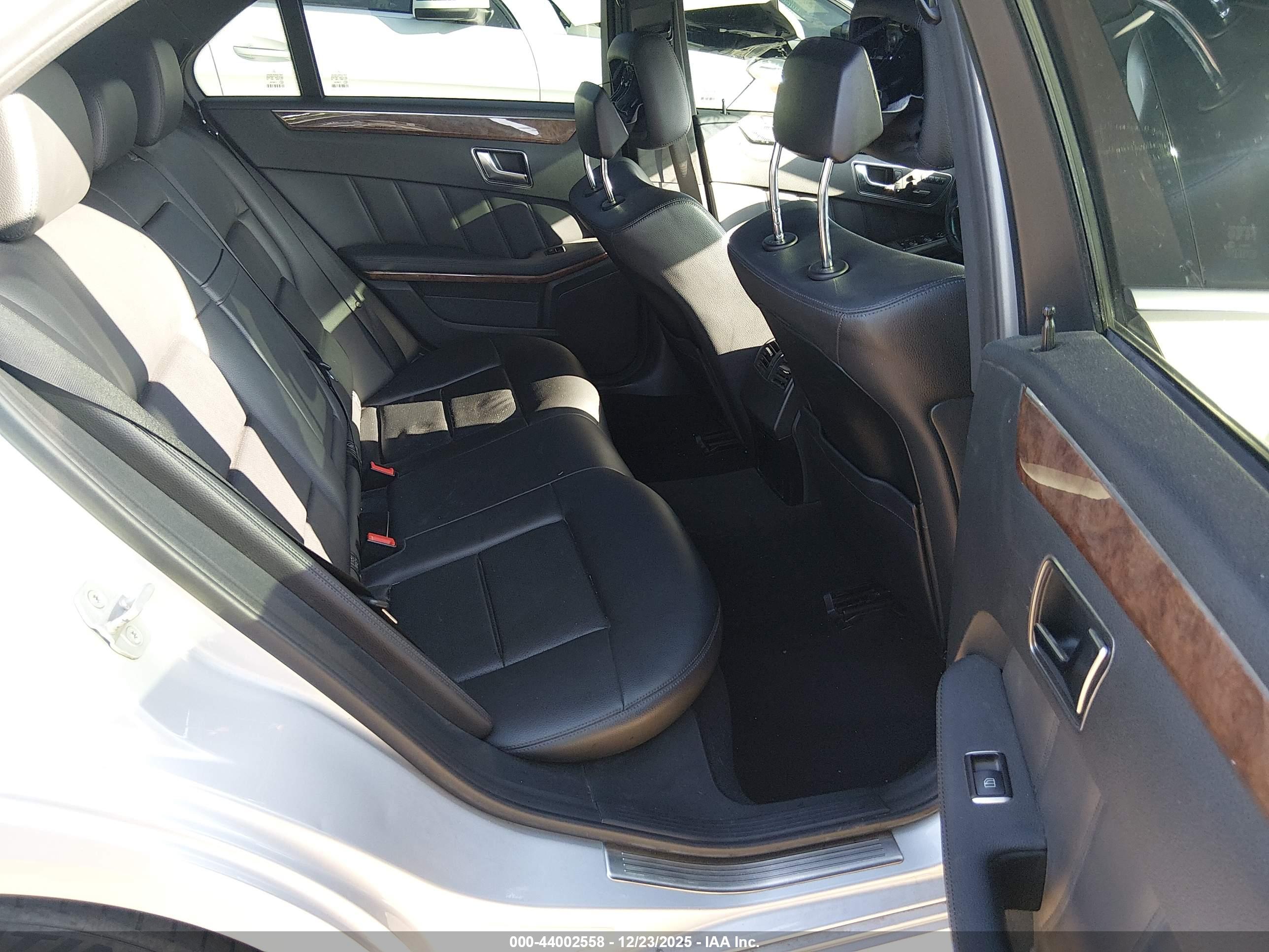 MERCEDES-BENZ E image 8
