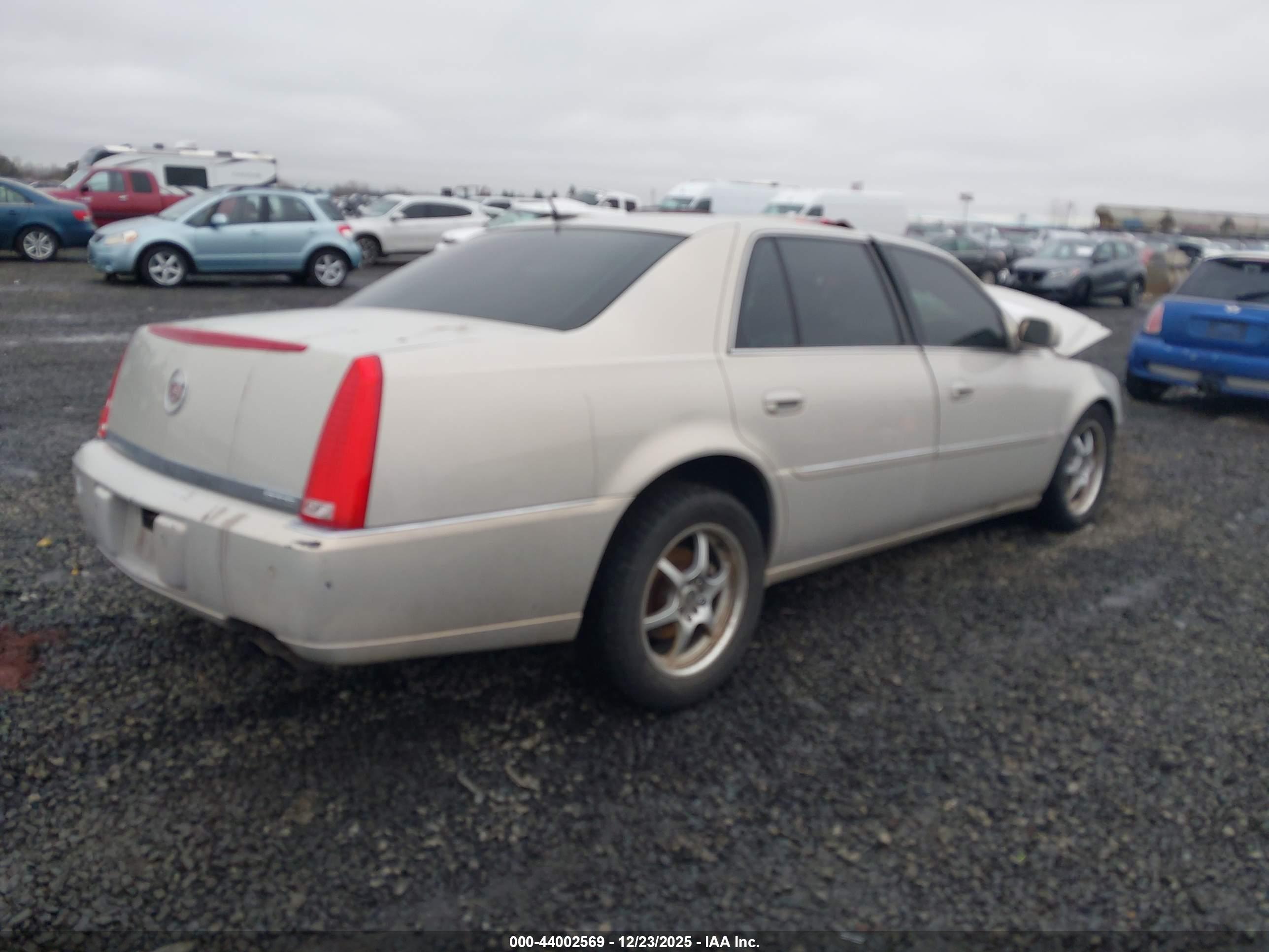 CADILLAC DTS image 4