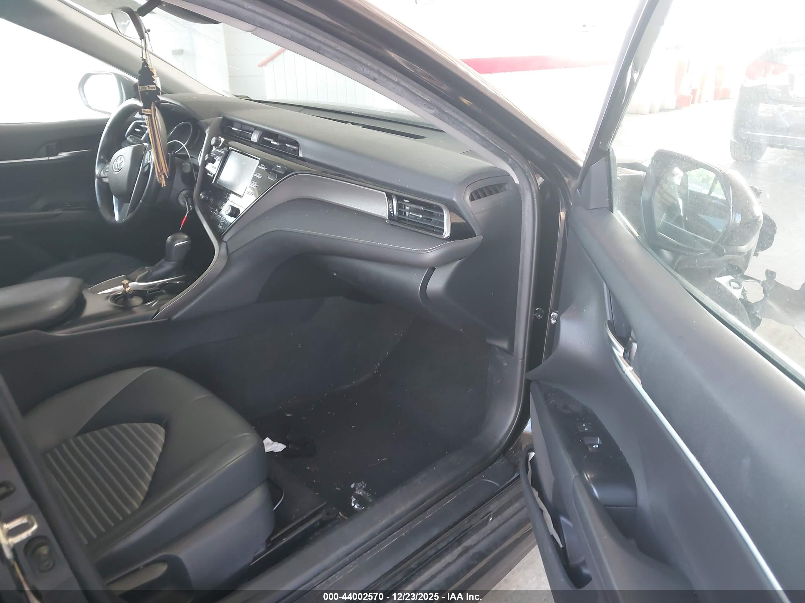 TOYOTA CAMRY image 5