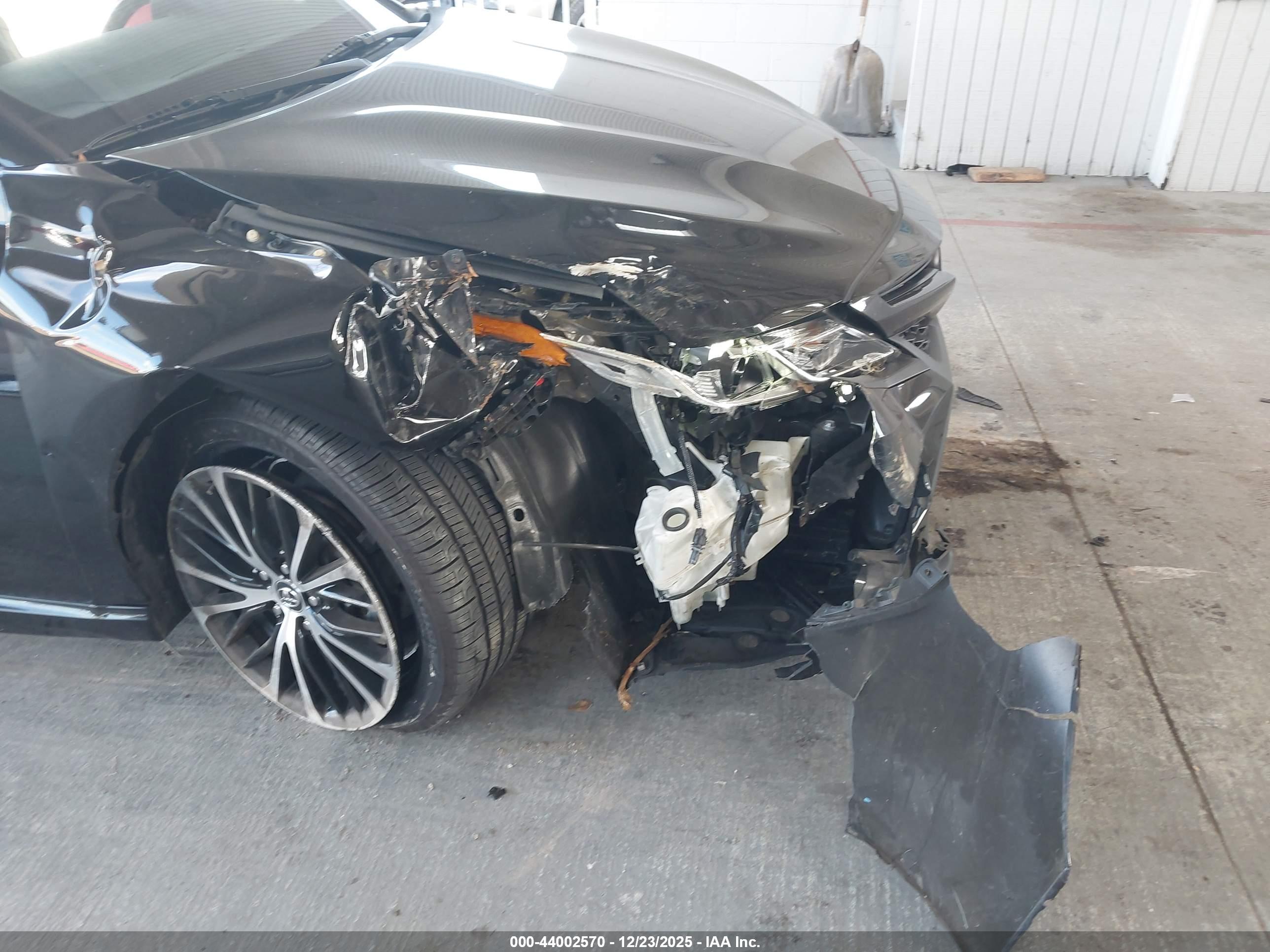 TOYOTA CAMRY image 6