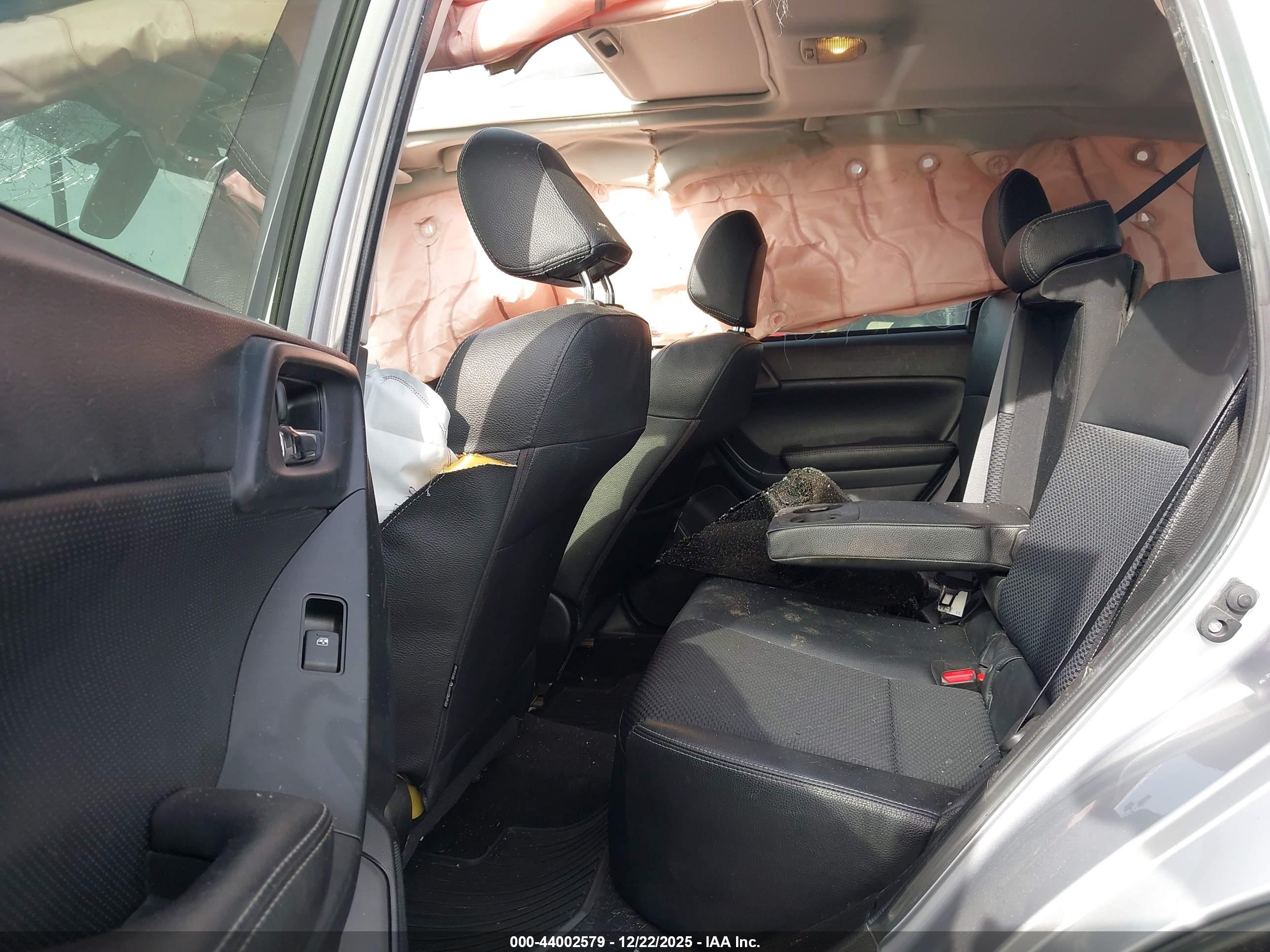 SUBARU FORESTER image 8
