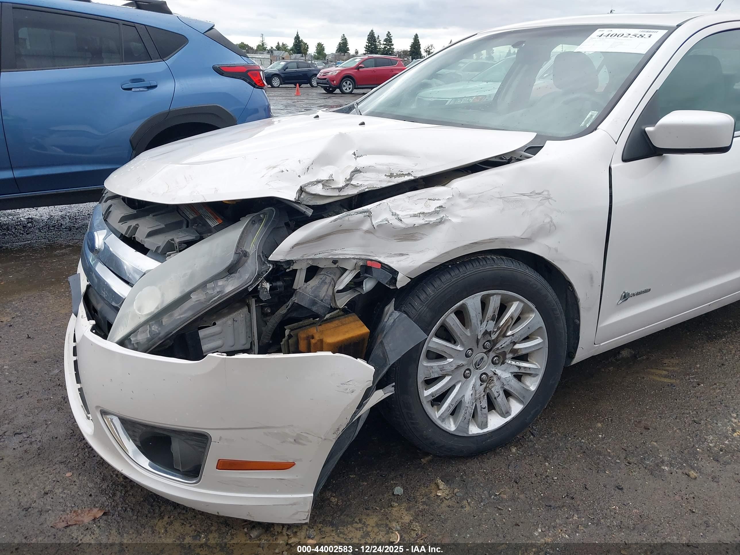 FORD FUSION image 6