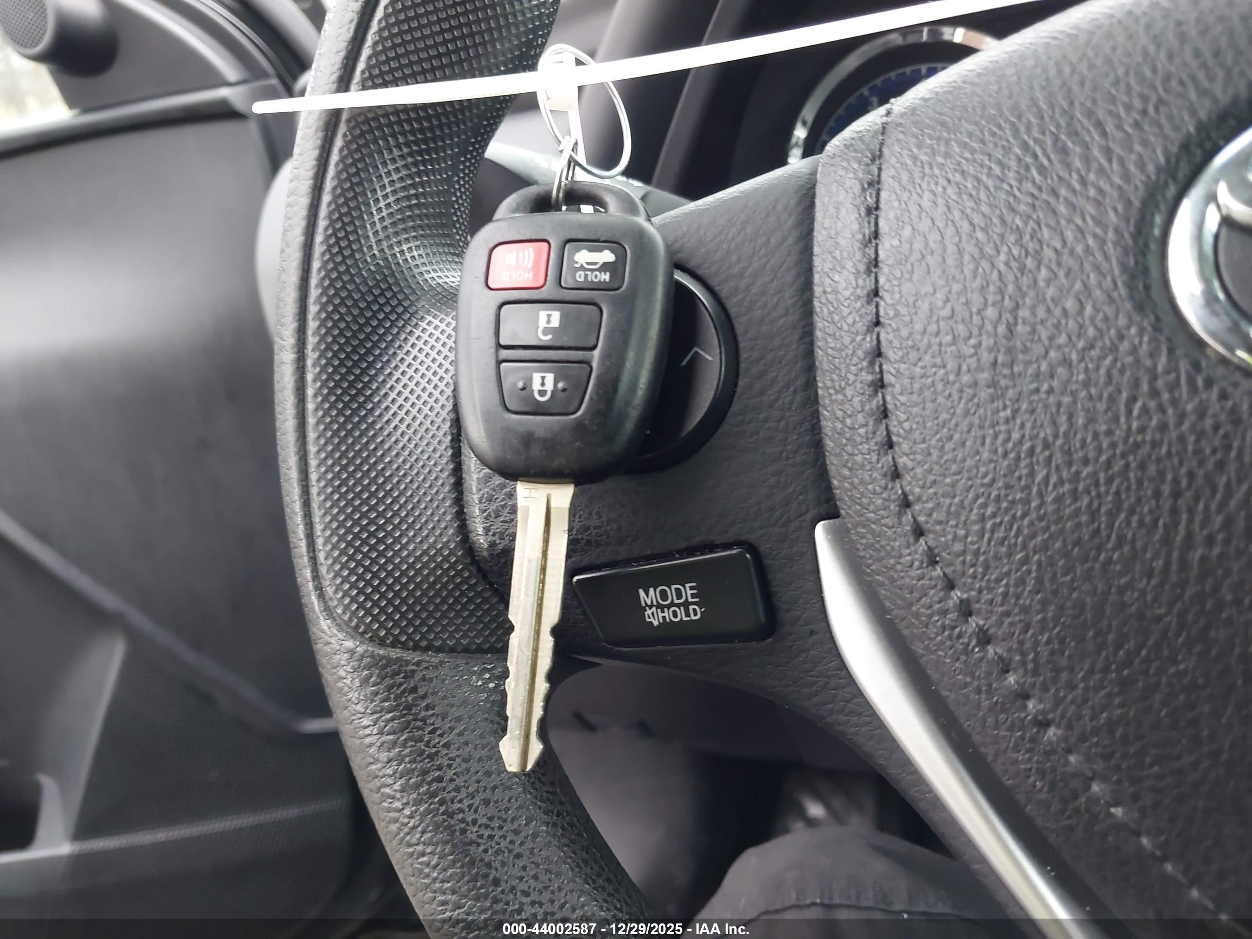 TOYOTA COROLLA image 11
