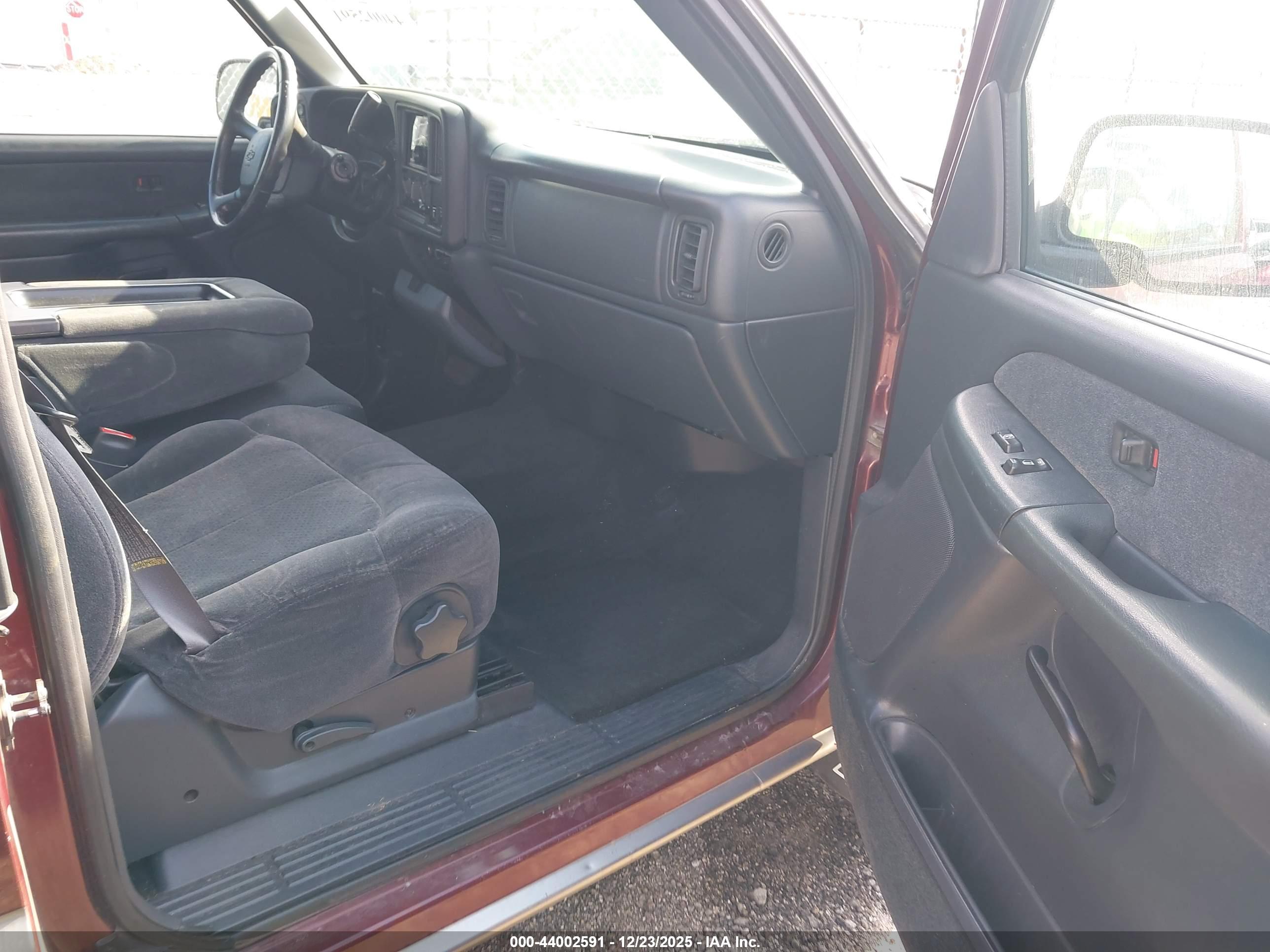 CHEVROLET SILVERADO image 5