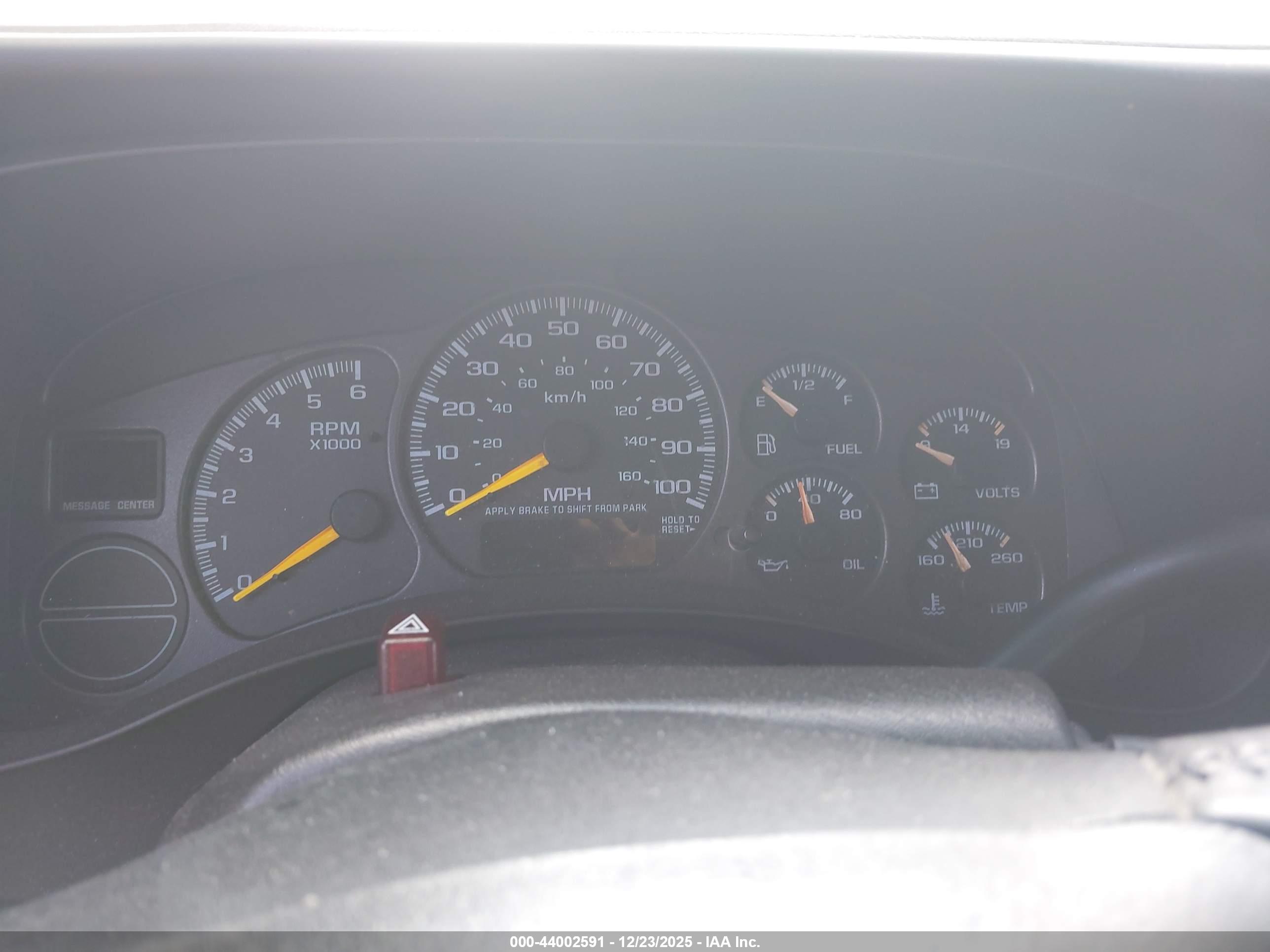 CHEVROLET SILVERADO image 7
