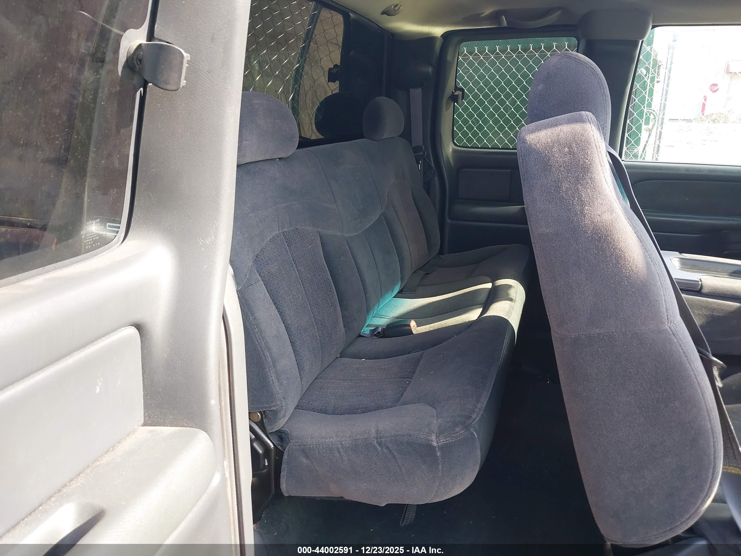 CHEVROLET SILVERADO image 8