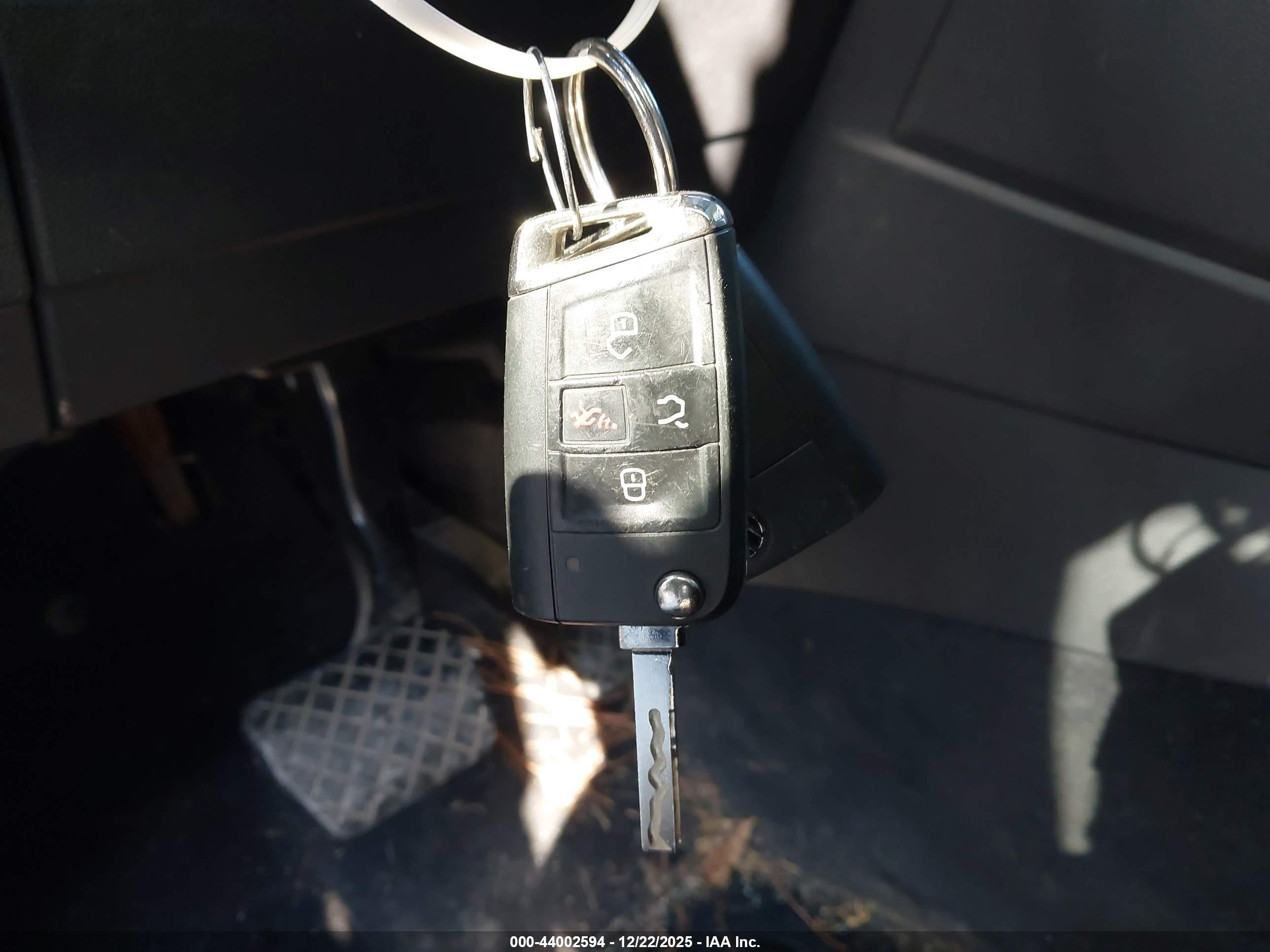 VOLKSWAGEN TIGUAN image 11