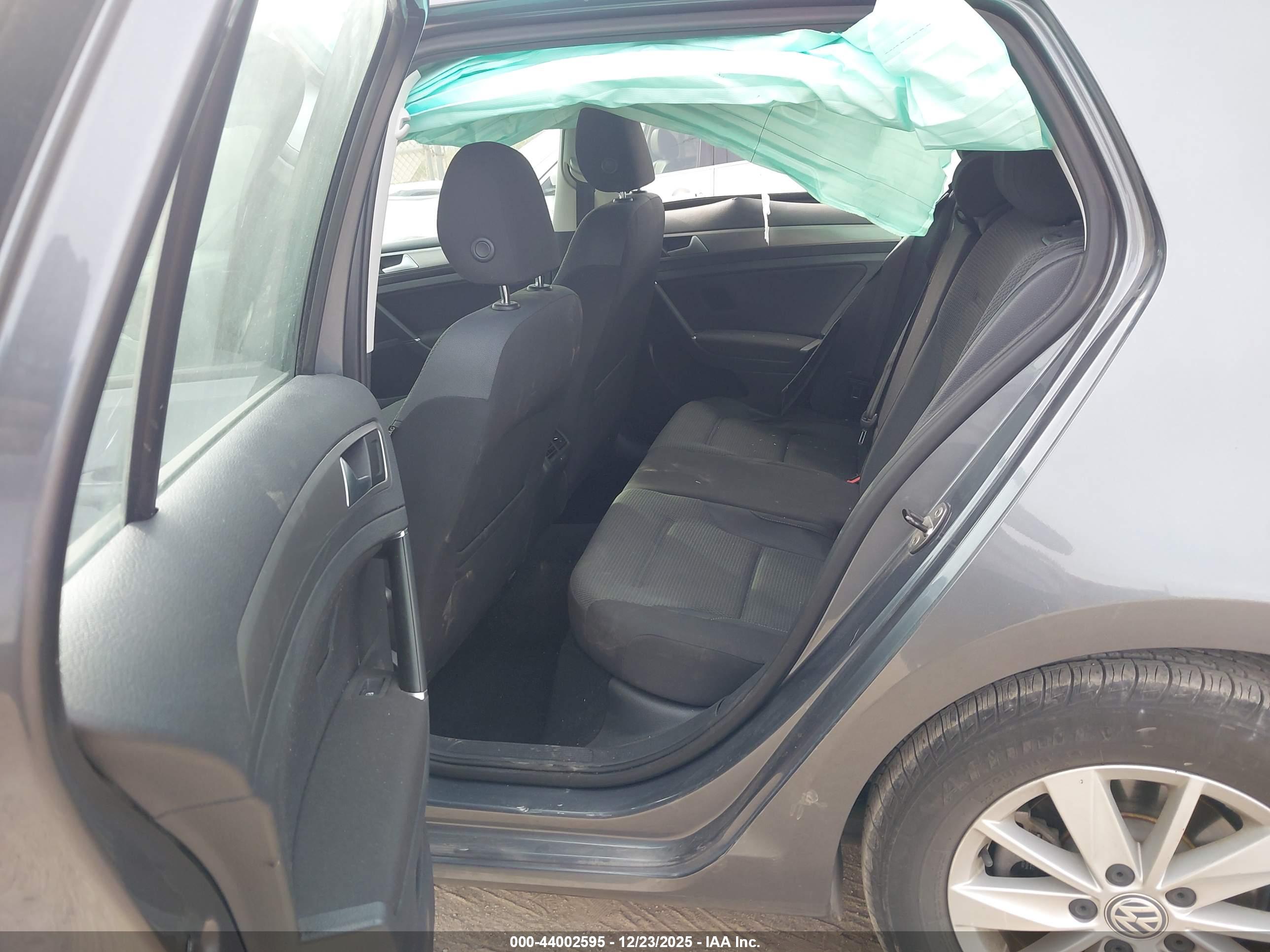 VOLKSWAGEN GOLF image 8