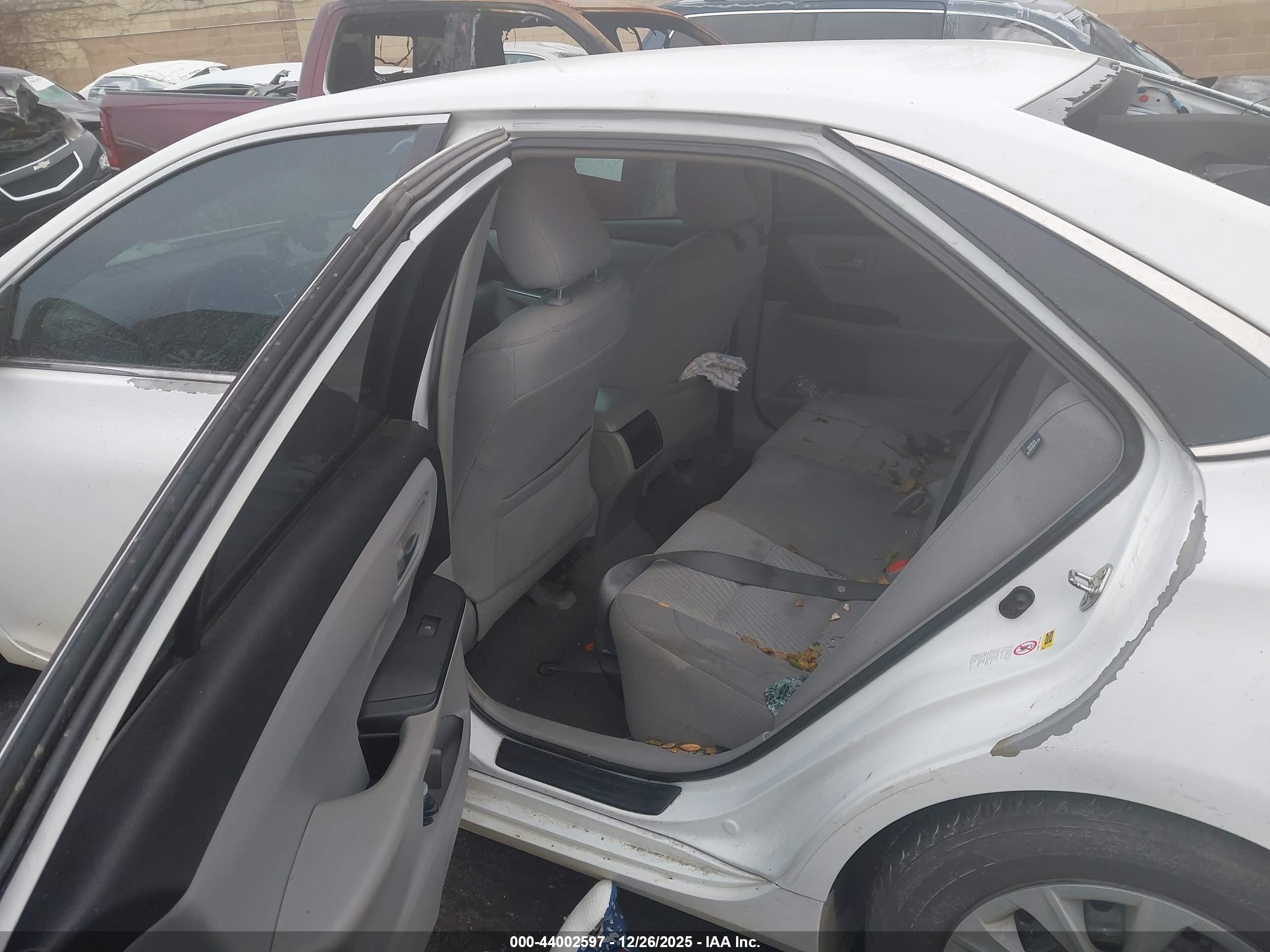 TOYOTA CAMRY image 8