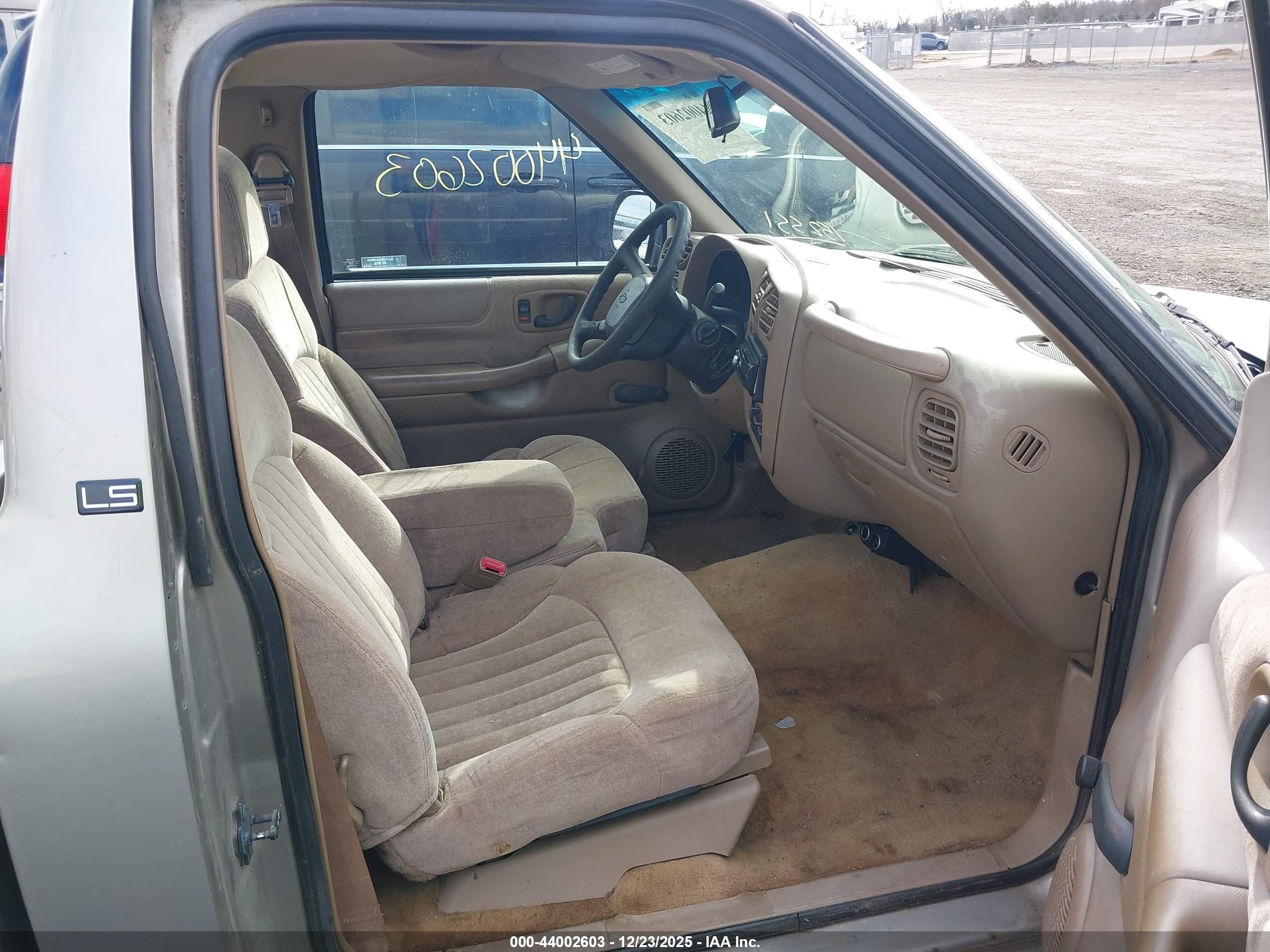 CHEVROLET S-10 image 5