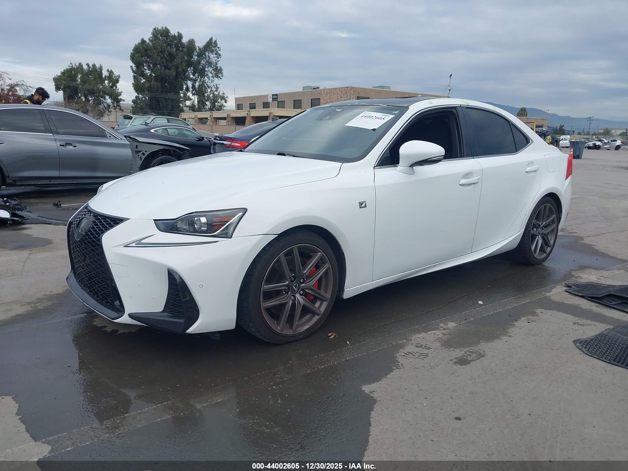 LEXUS IS image 2