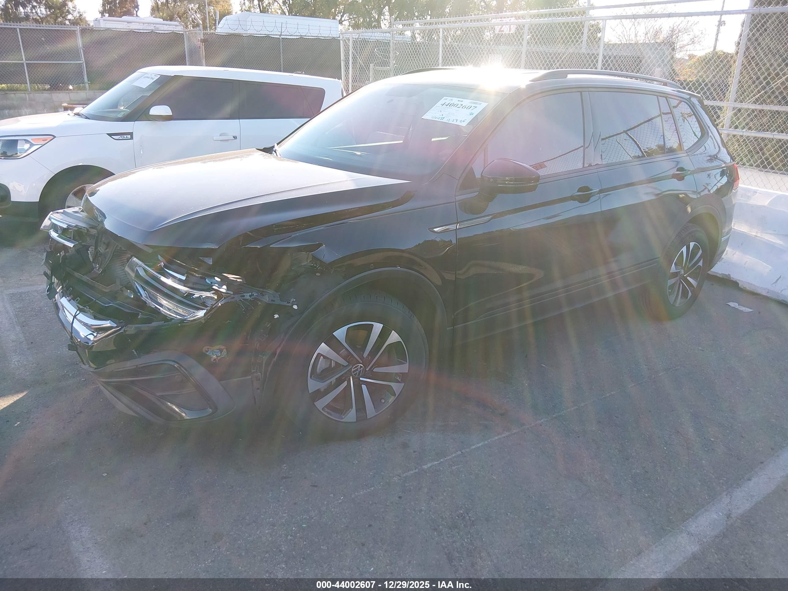 VOLKSWAGEN TIGUAN image 2