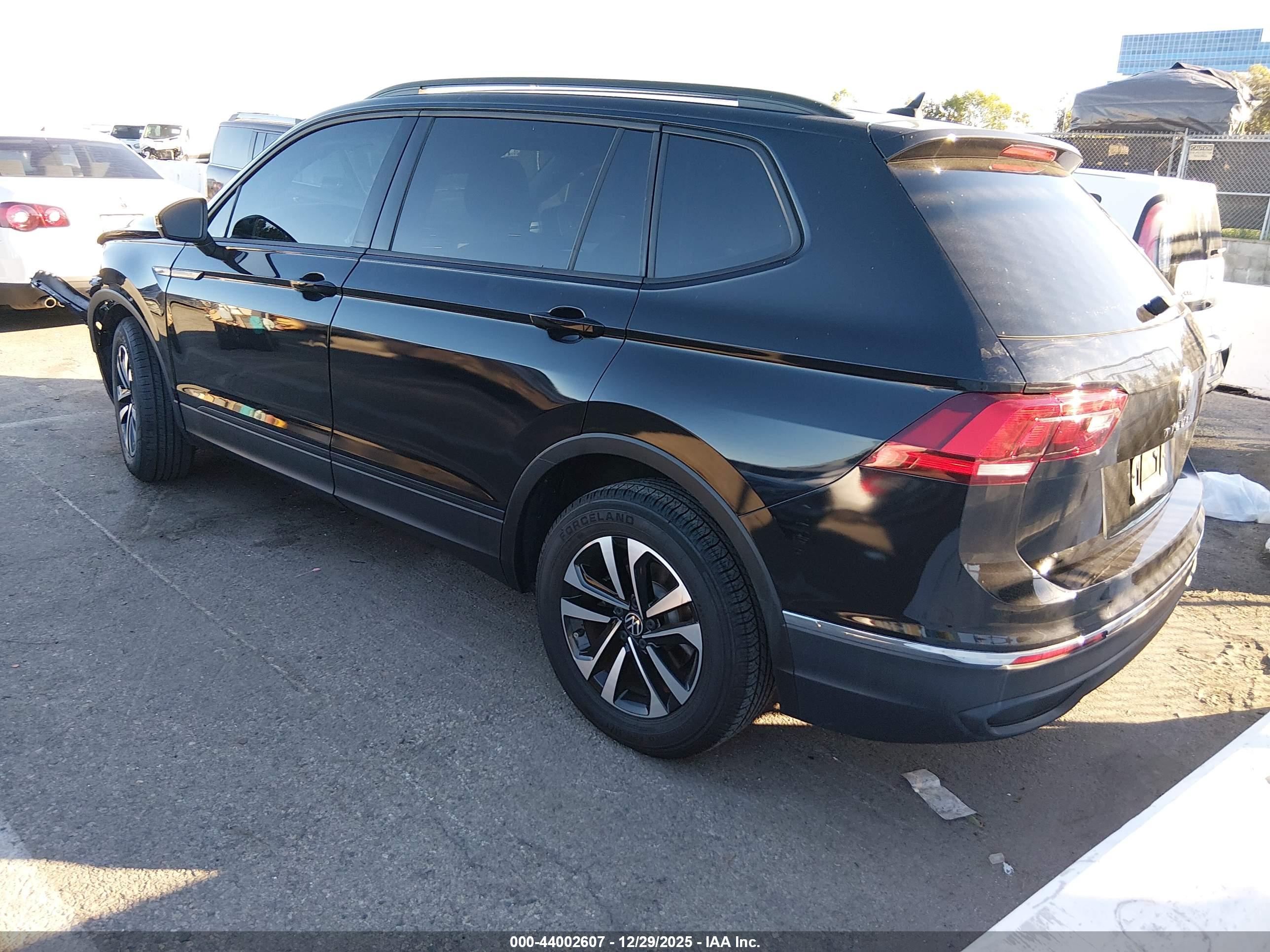 VOLKSWAGEN TIGUAN image 3