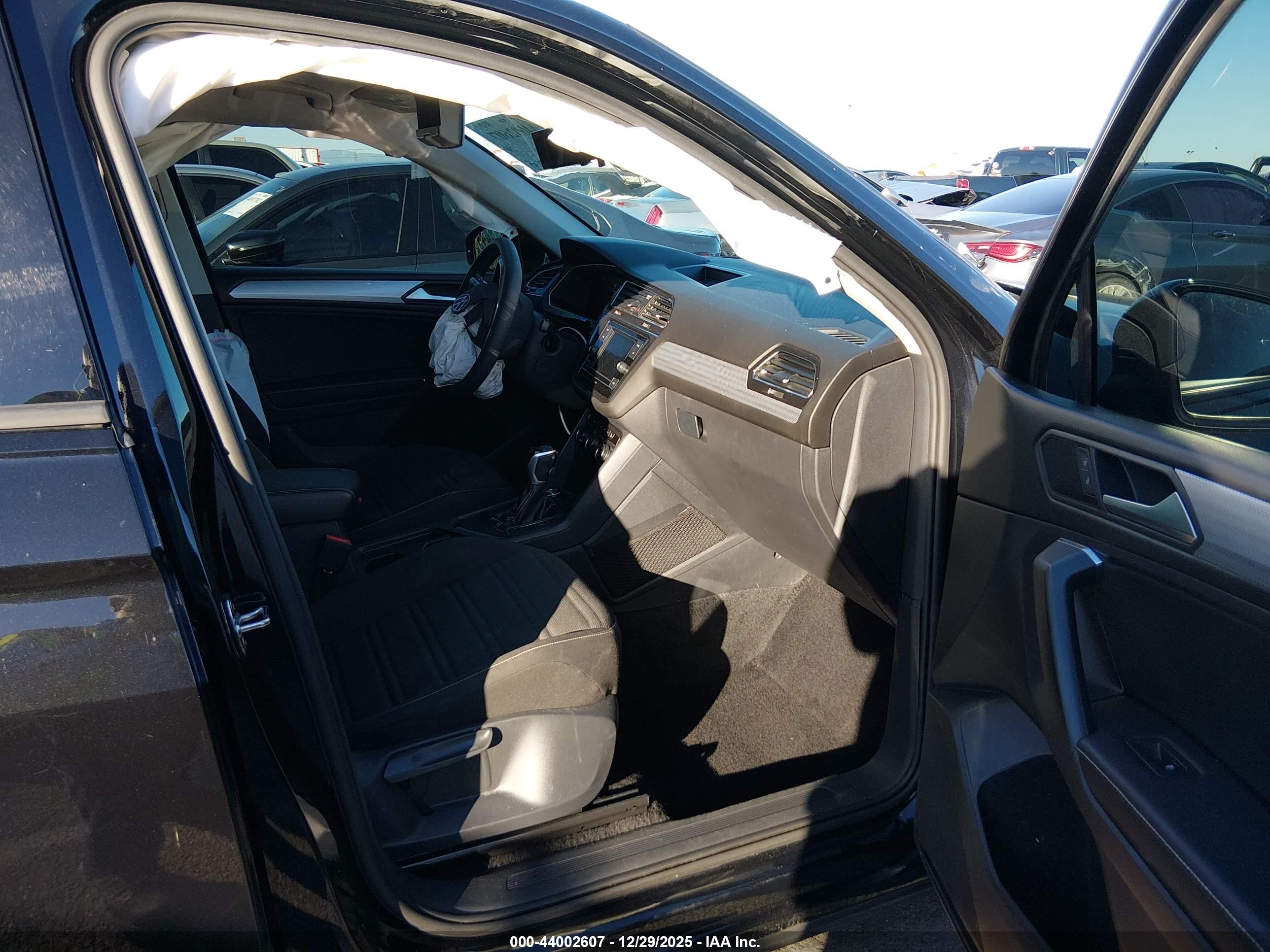 VOLKSWAGEN TIGUAN image 5