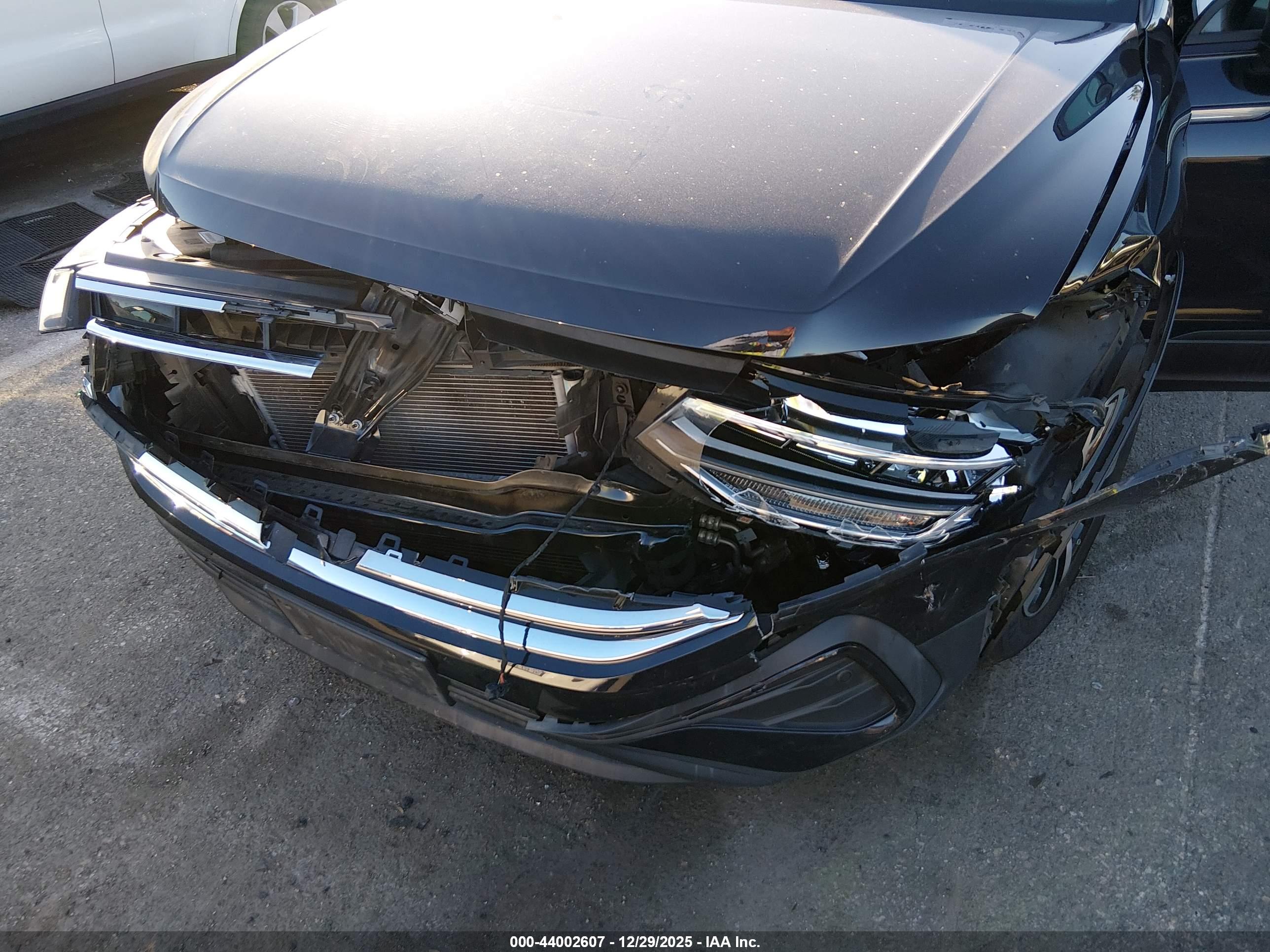 VOLKSWAGEN TIGUAN image 6