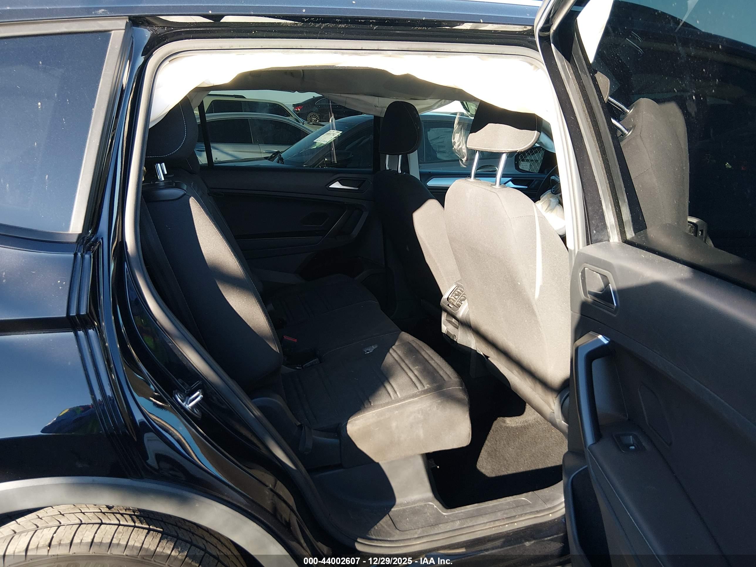 VOLKSWAGEN TIGUAN image 8