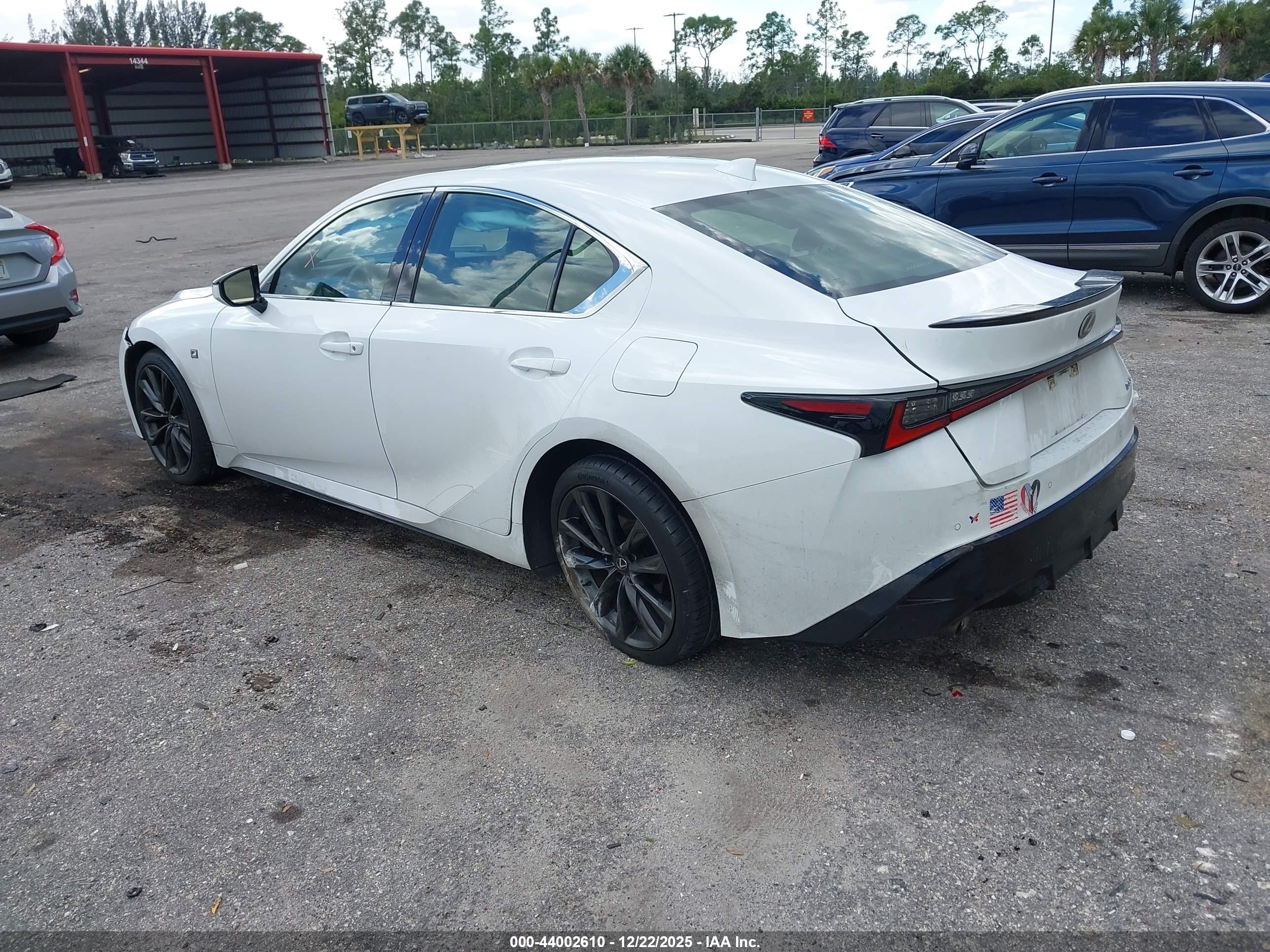 LEXUS IS image 3