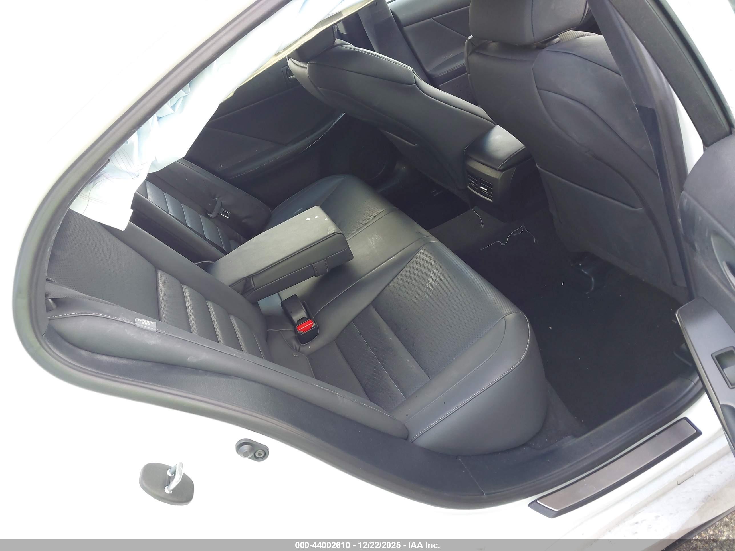 LEXUS IS image 8