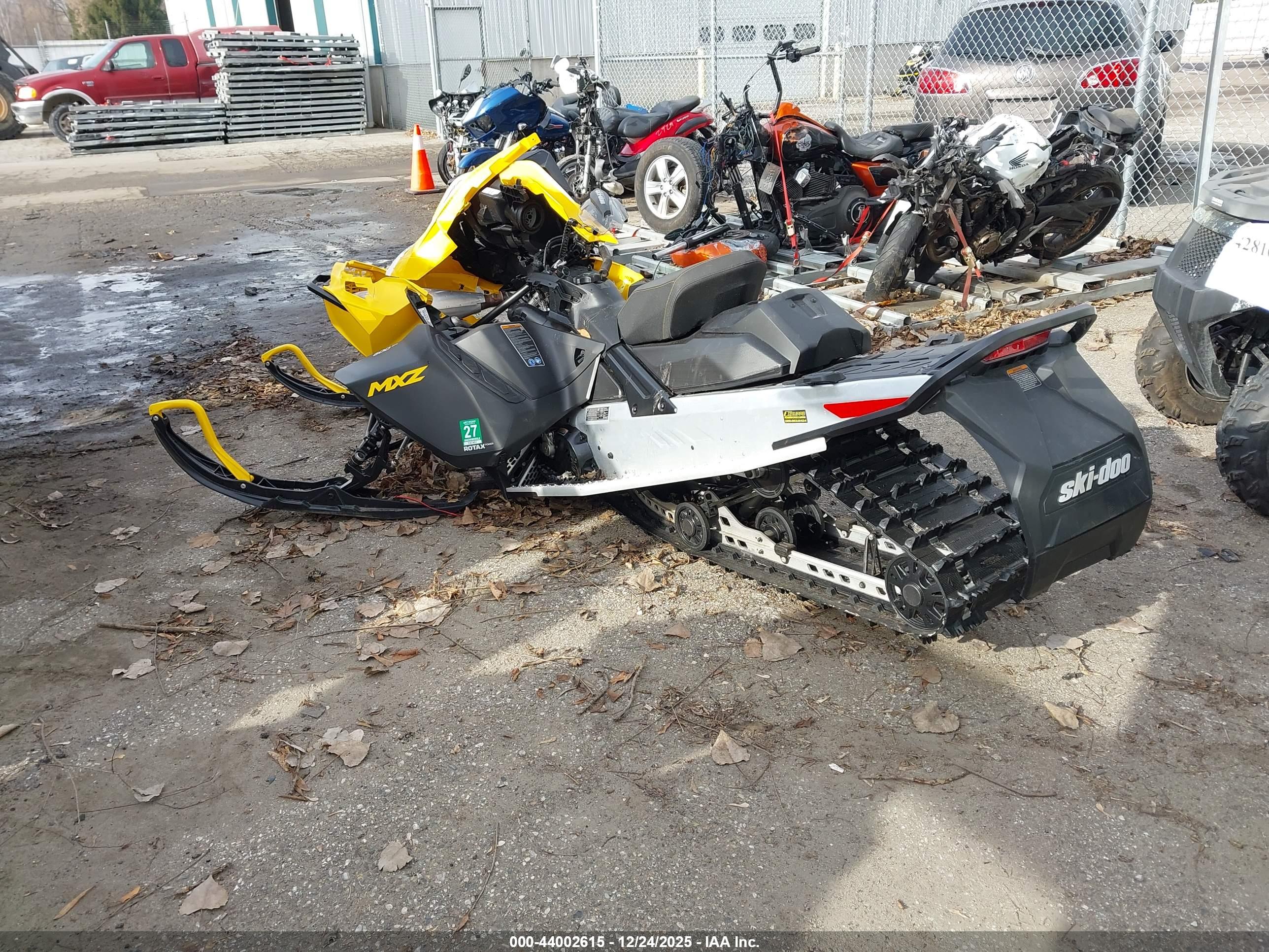 SKI-DOO MX image 3