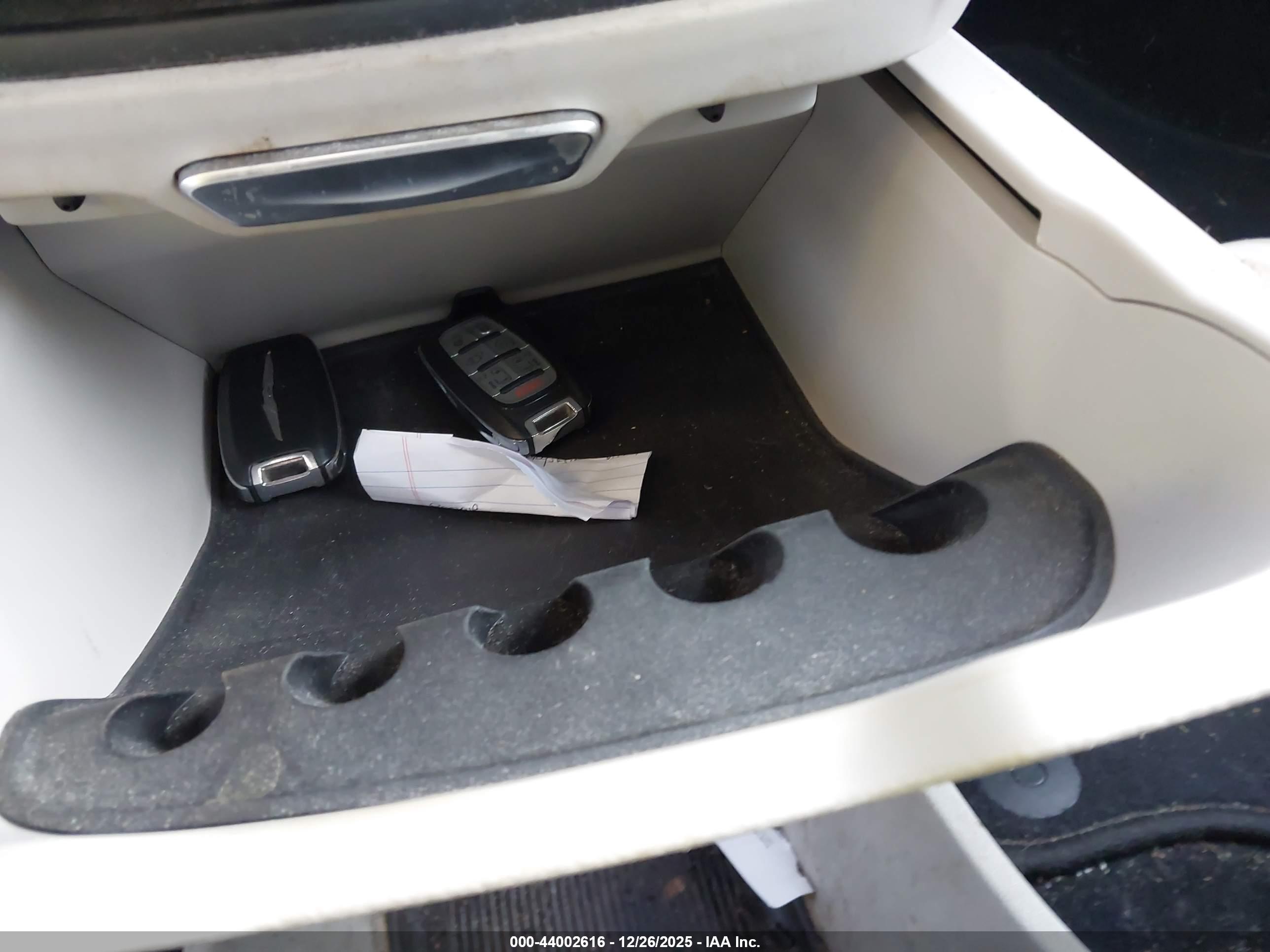 CHRYSLER PACIFICA image 11