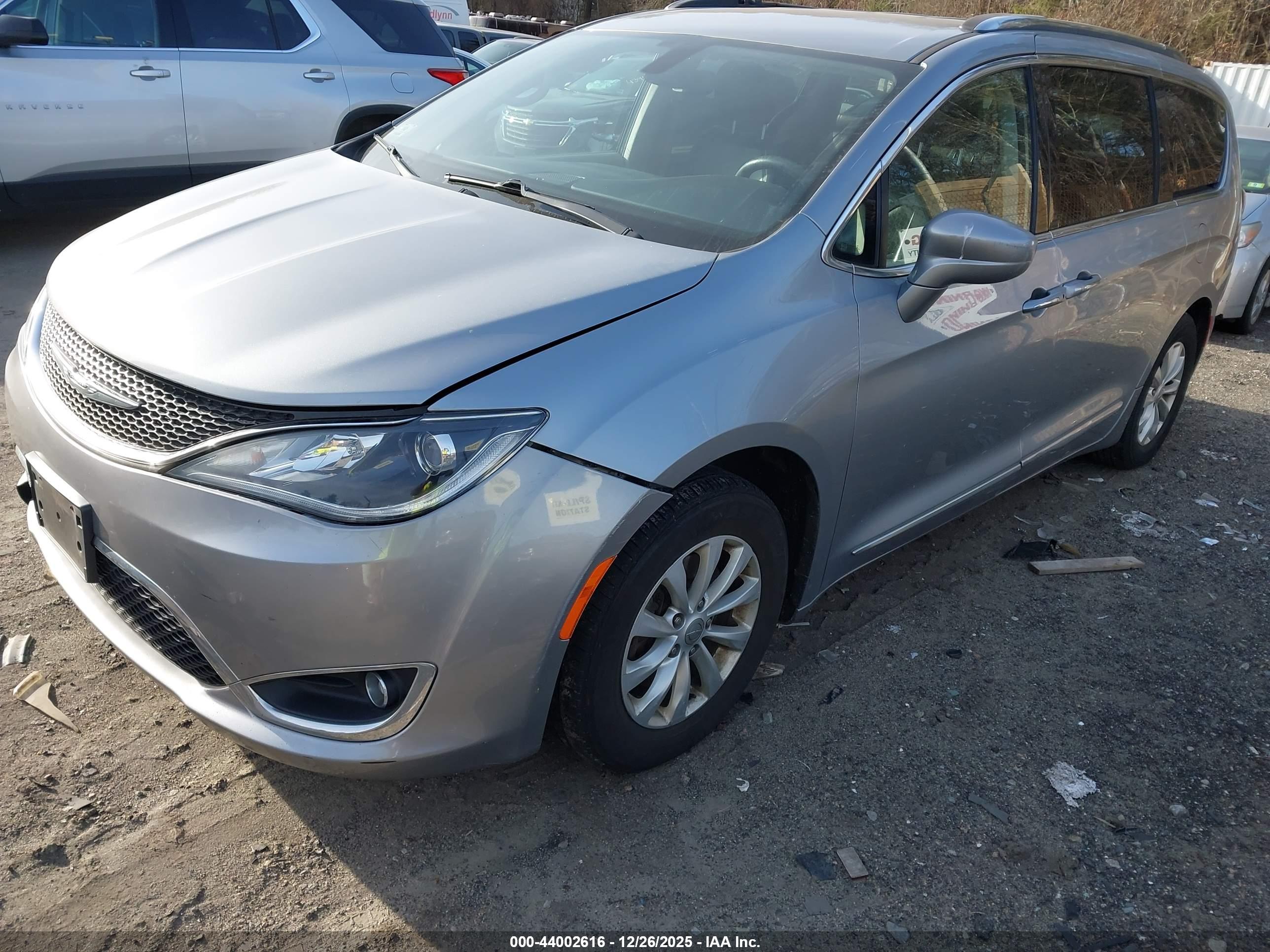 CHRYSLER PACIFICA image 2
