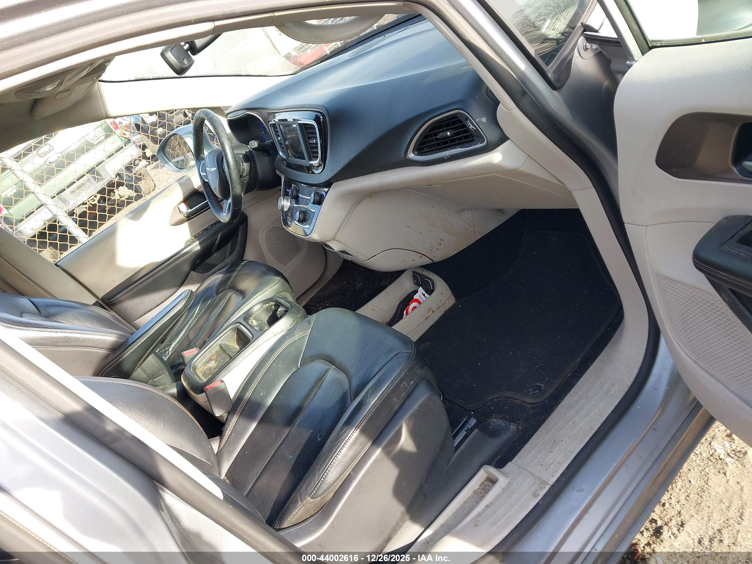 CHRYSLER PACIFICA image 5