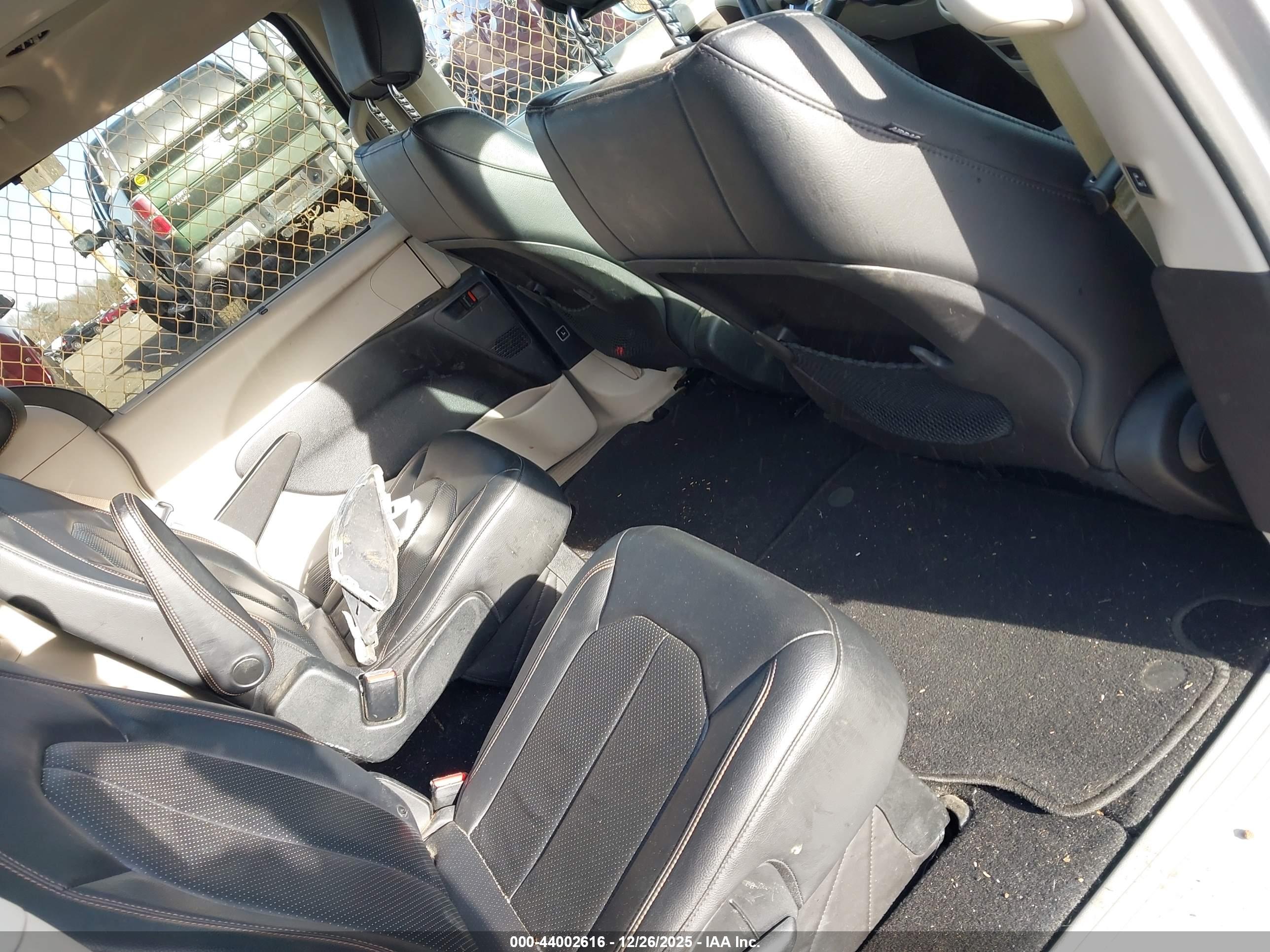 CHRYSLER PACIFICA image 8