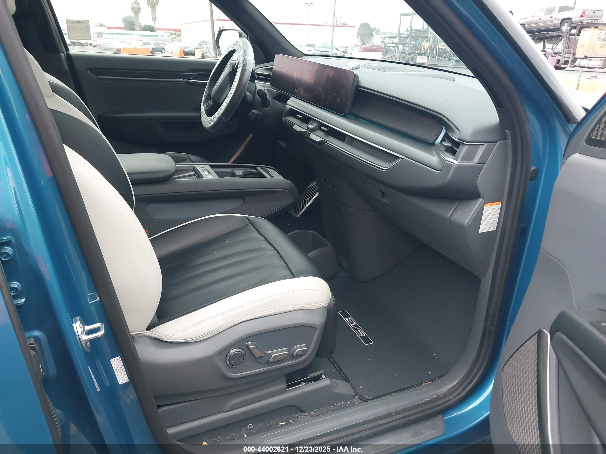 KIA EV9 image 5