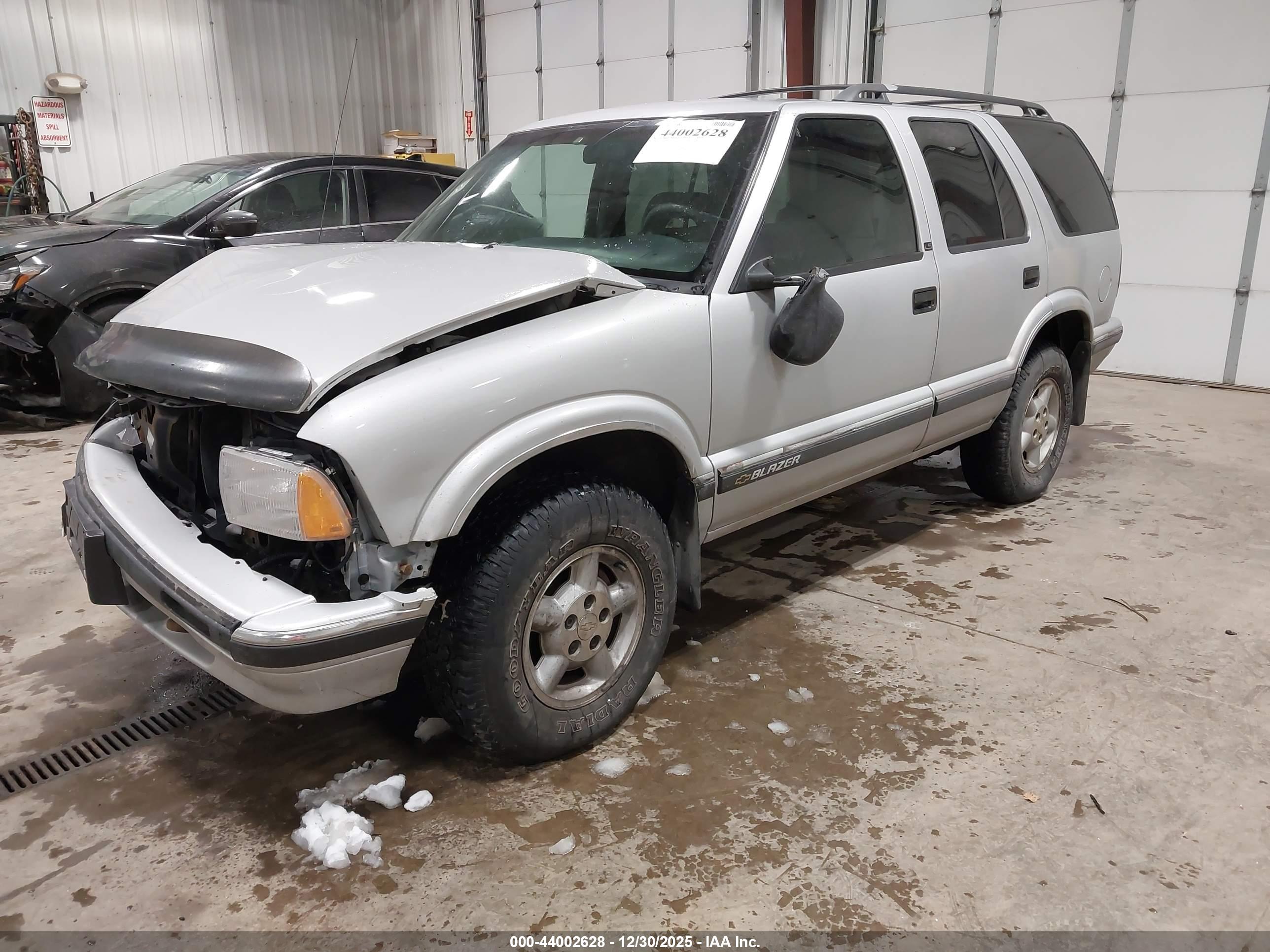 CHEVROLET BLAZER image 2