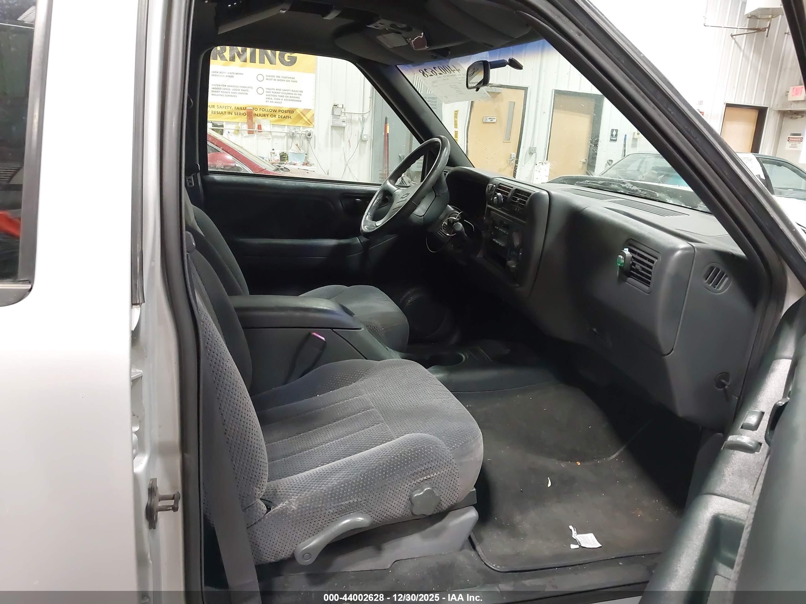 CHEVROLET BLAZER image 5