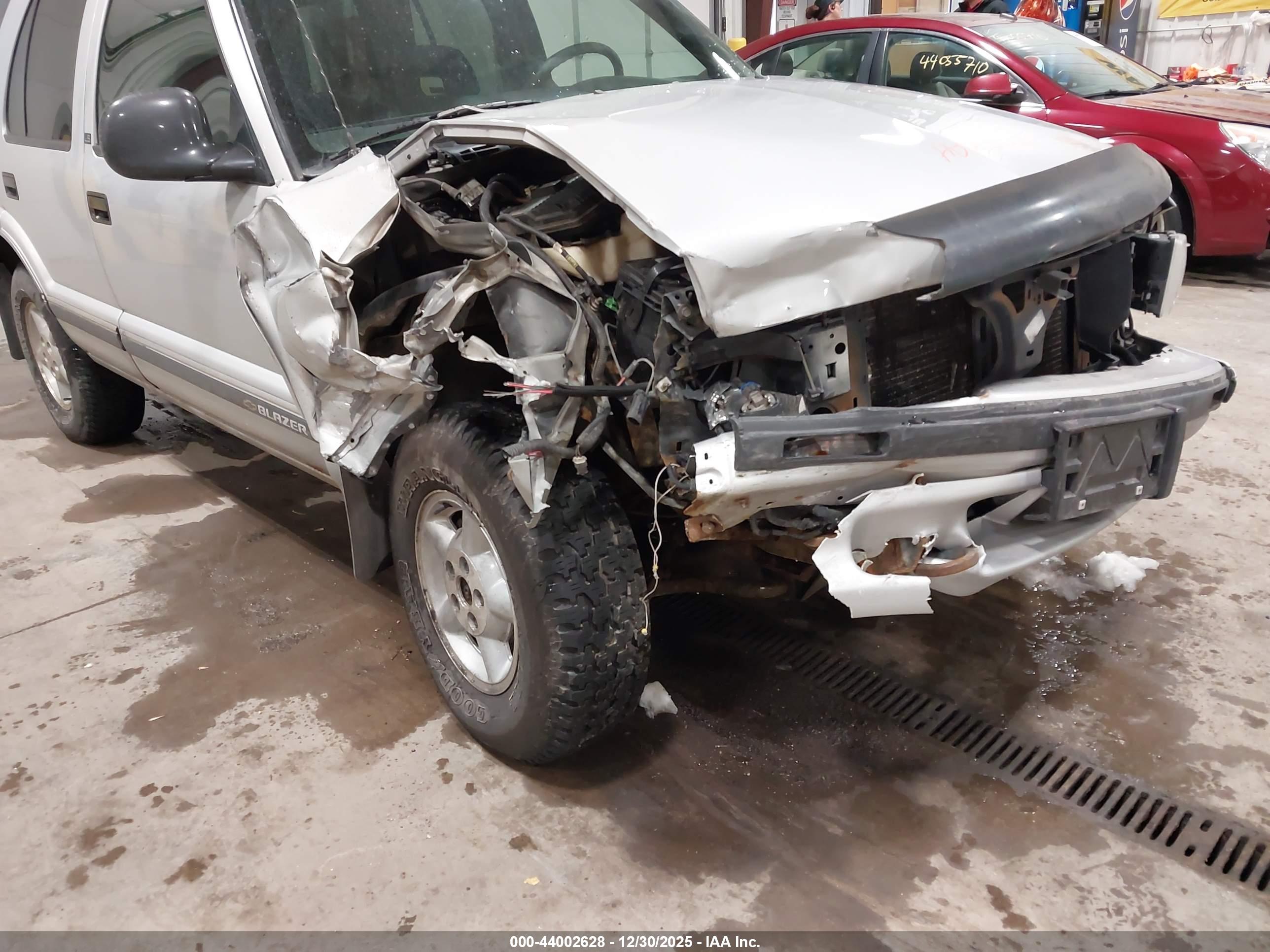 CHEVROLET BLAZER image 6