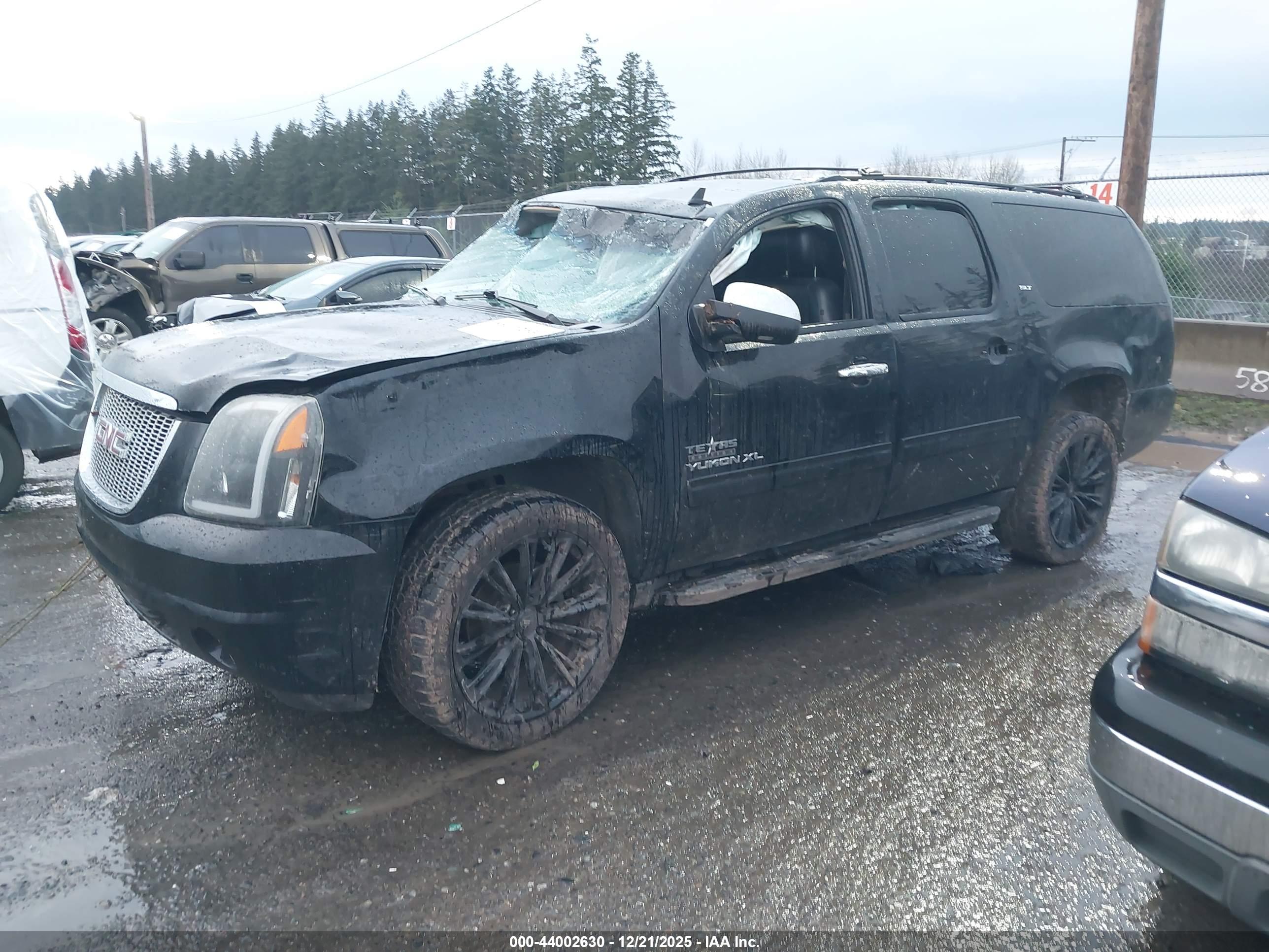 GMC YUKON image 2