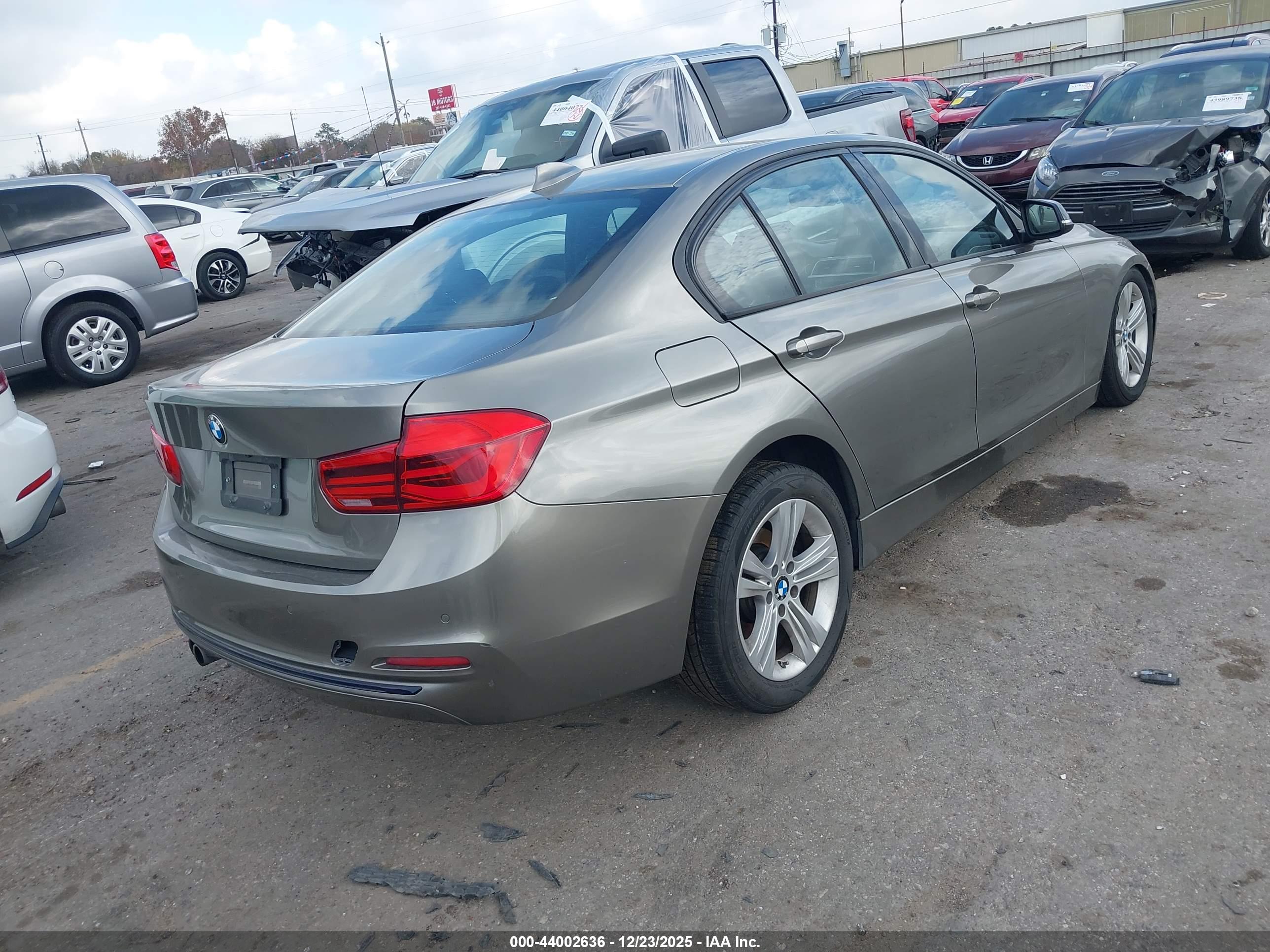 BMW 328I image 4