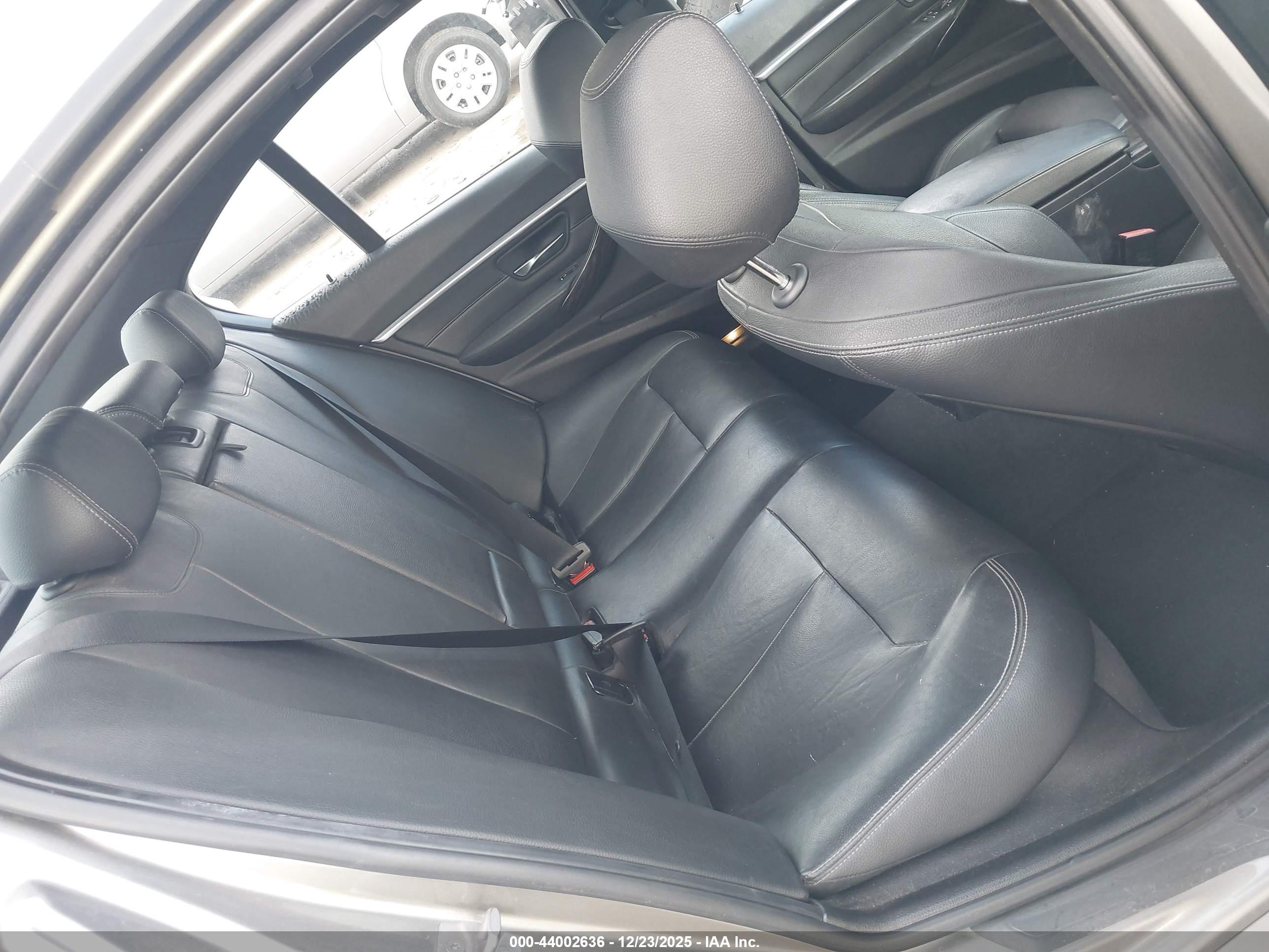 BMW 328I image 8