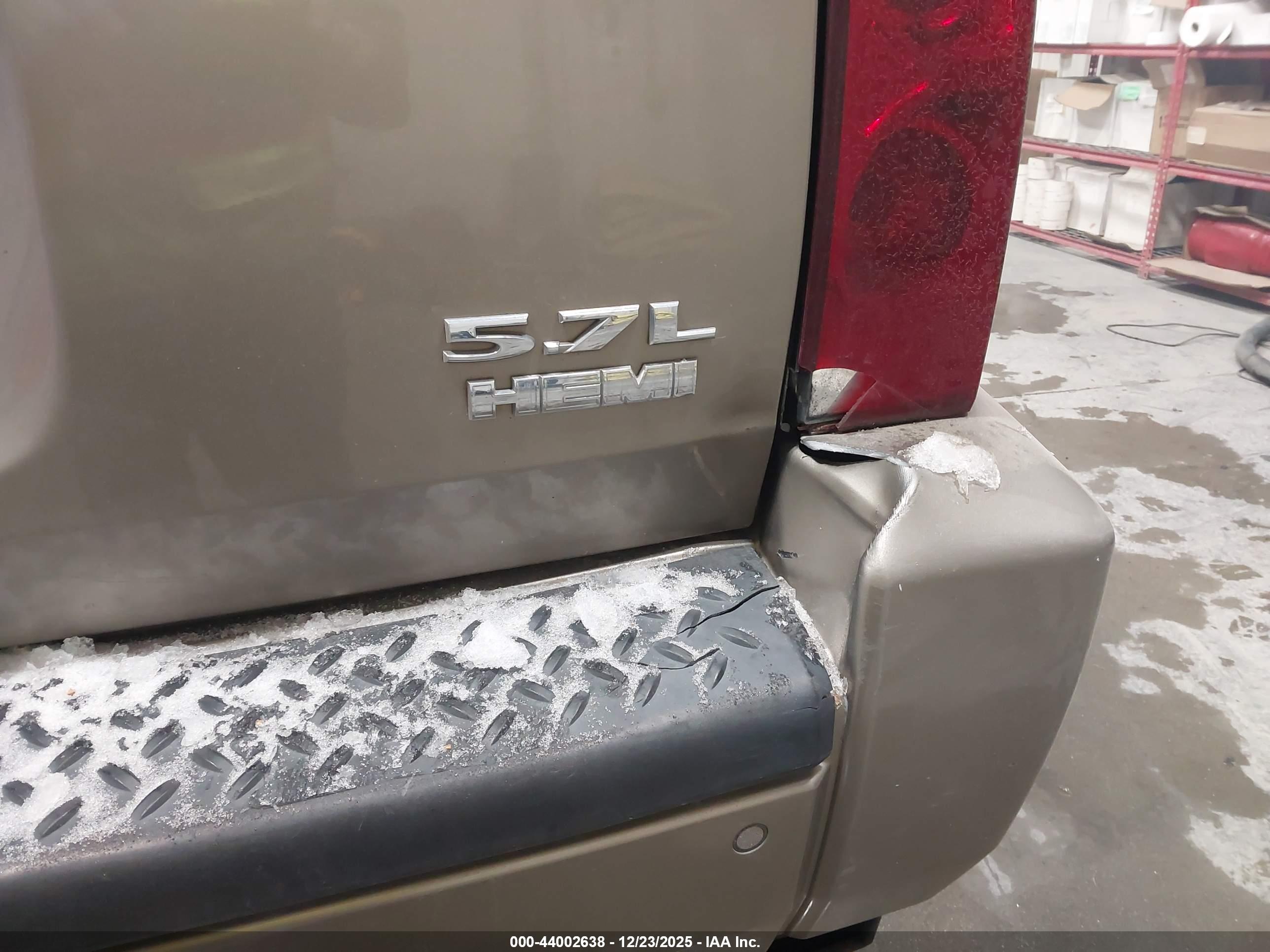 JEEP COMMANDER image 6