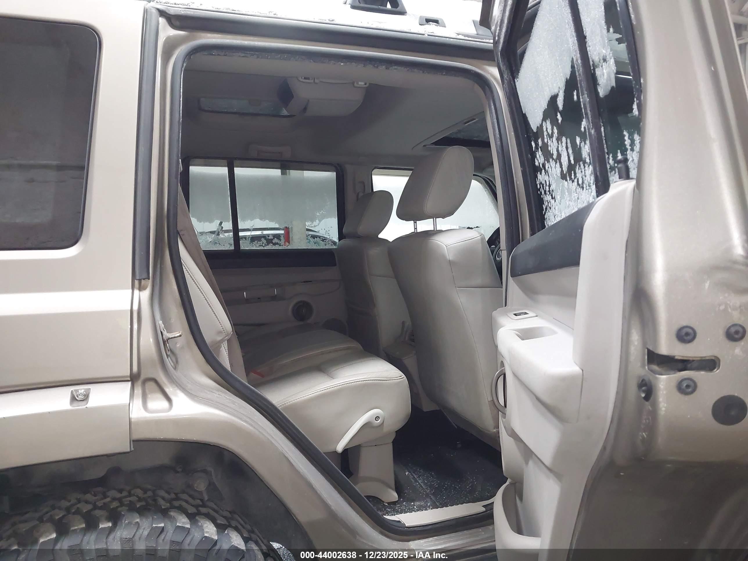 JEEP COMMANDER image 8