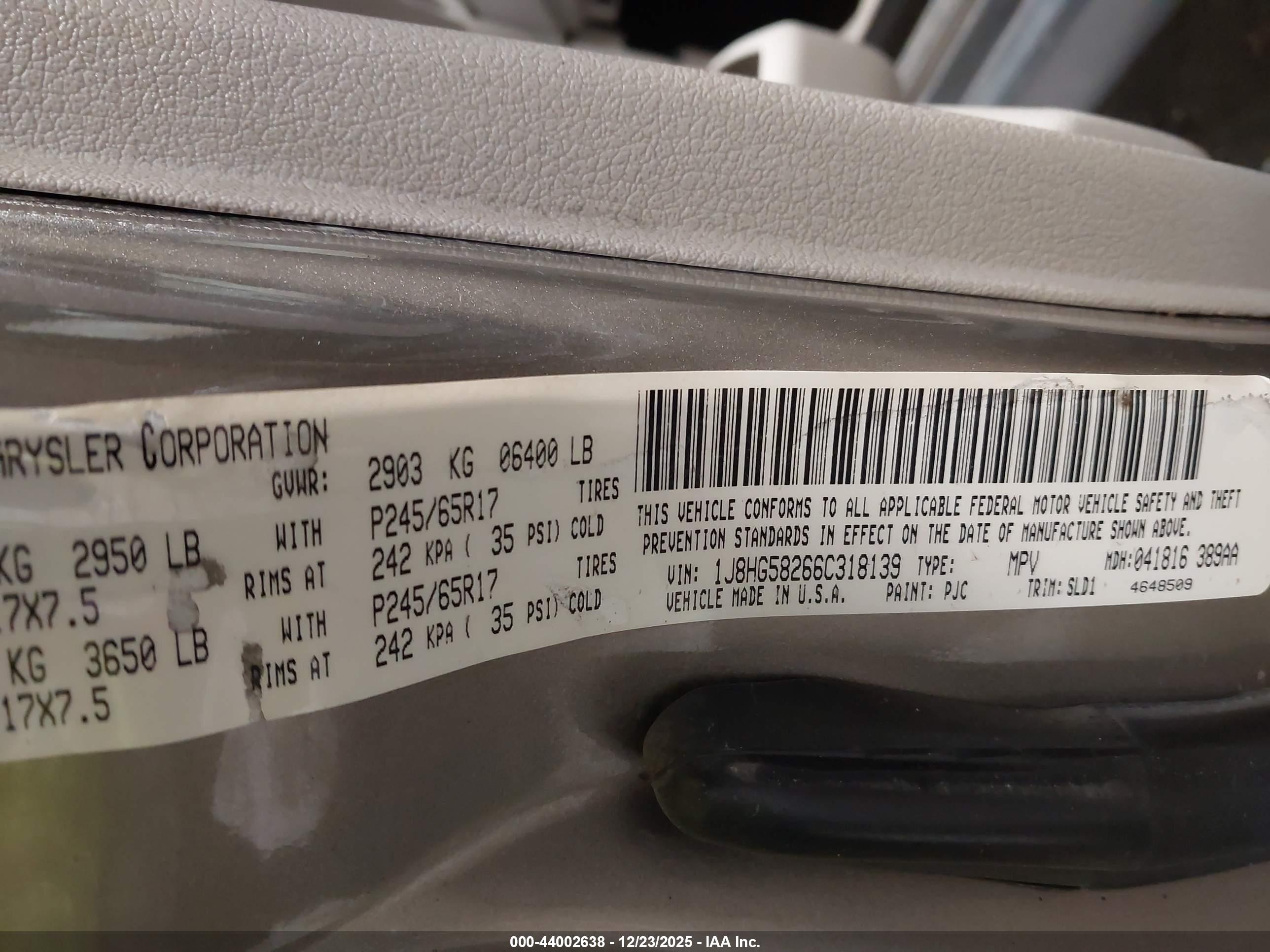 JEEP COMMANDER image 9